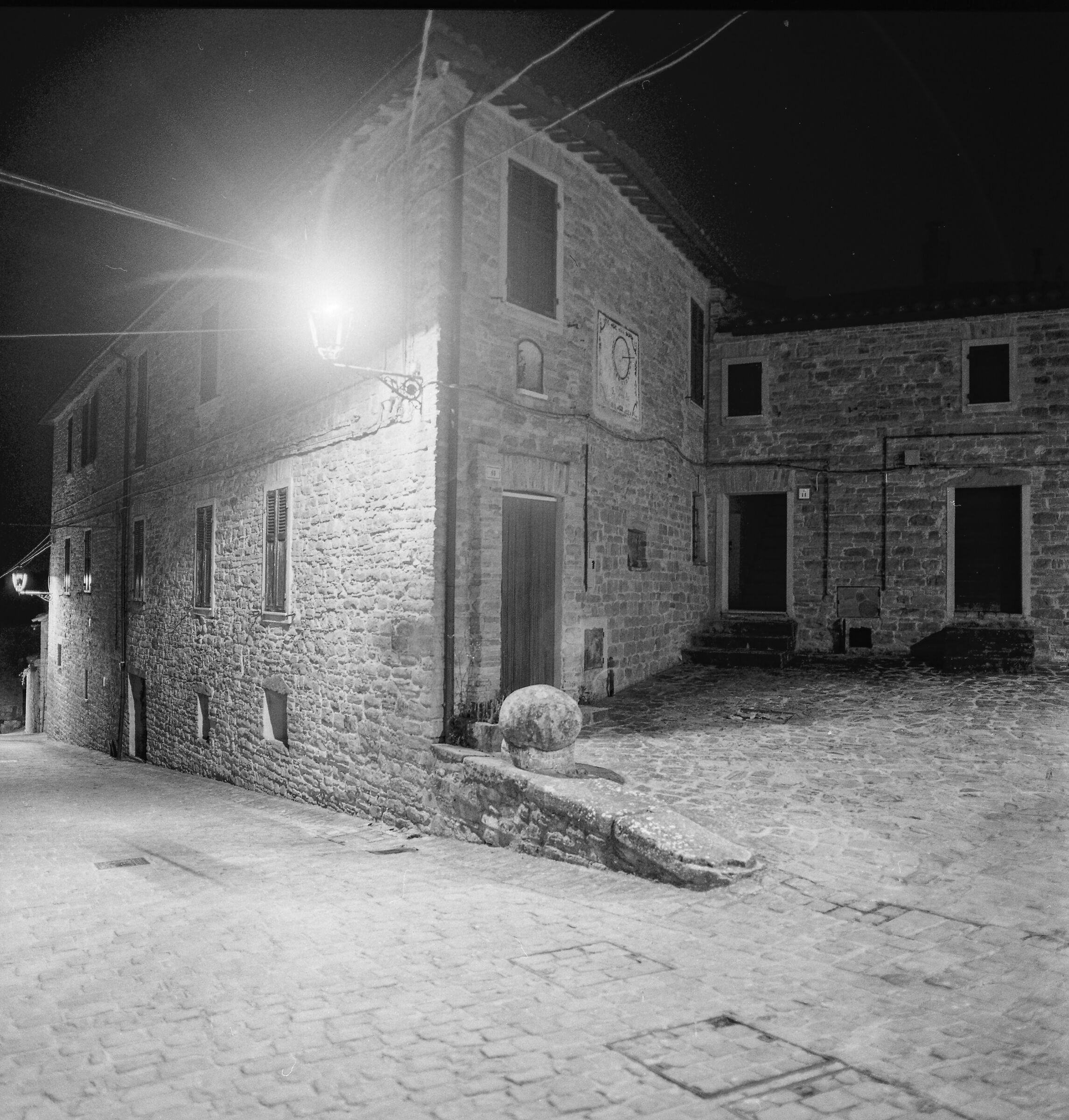 Ville di Serra San Quirico - piazzetta