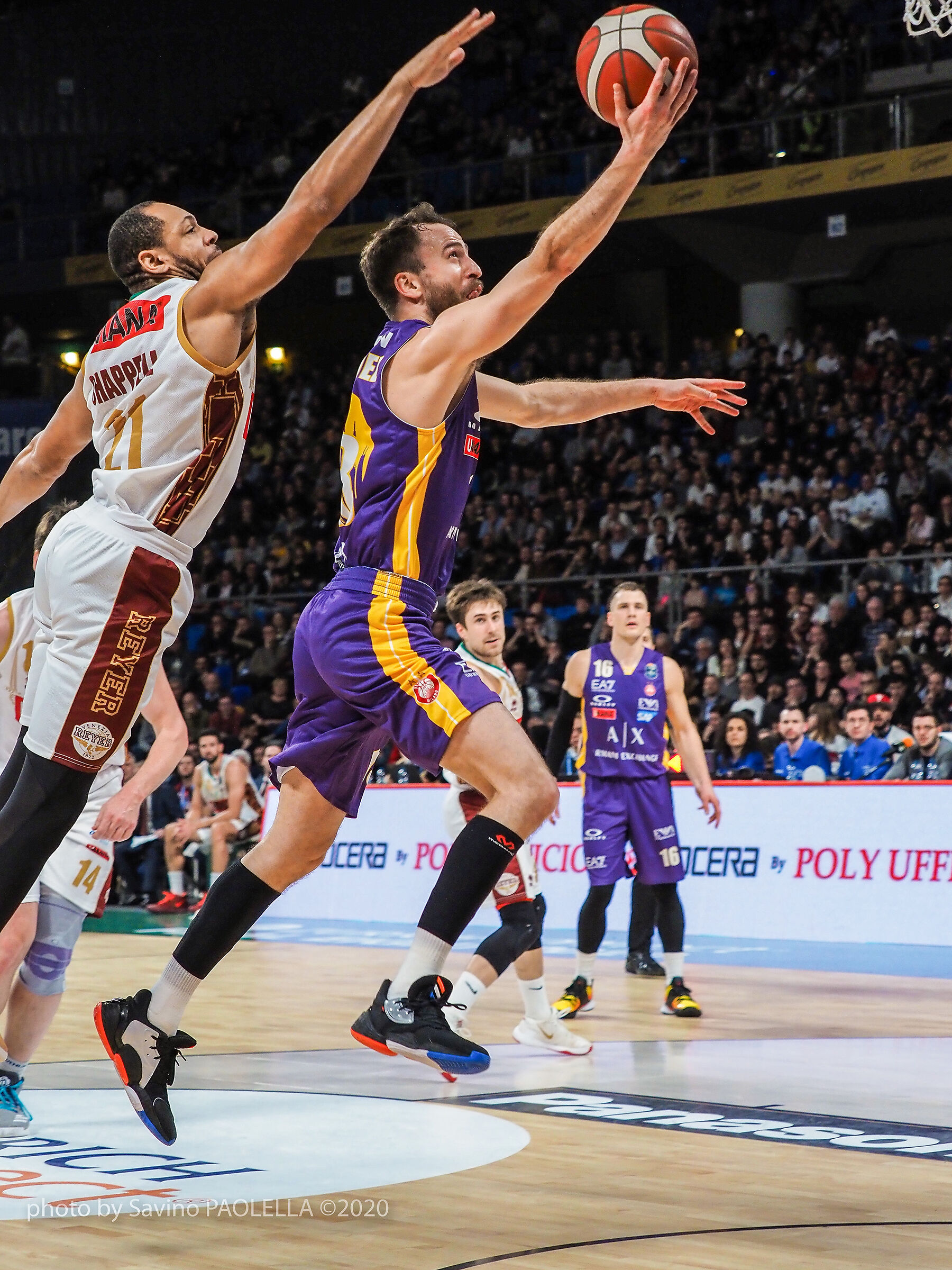 Rodriguez at the basket