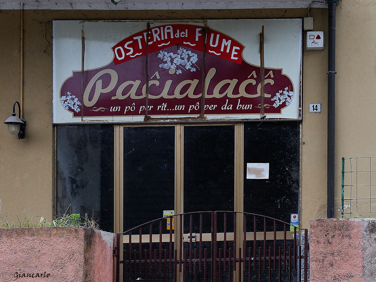 2 laughs walking on the banks of the Adda good times