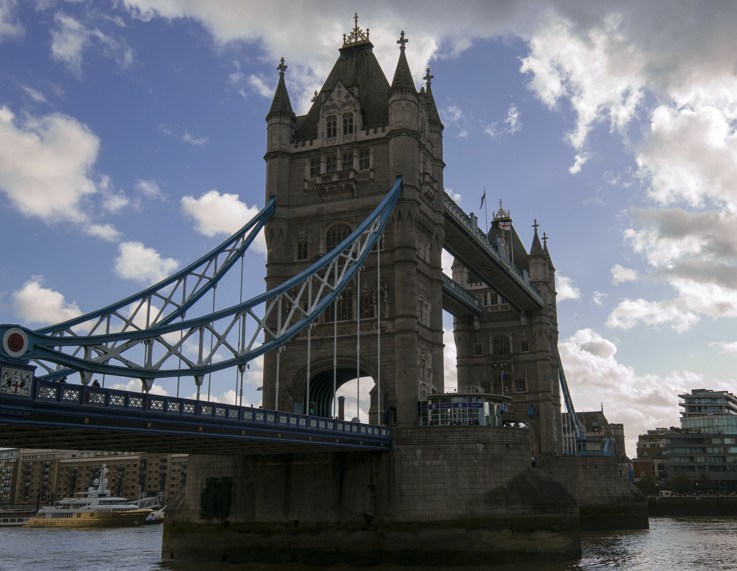 Tower Bridge diversa prospettiva