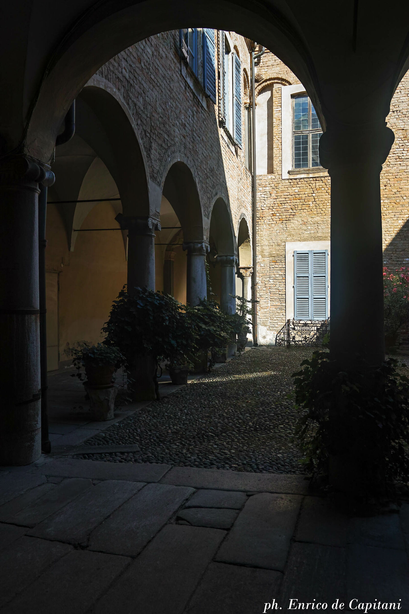 Palazzo Mozzanica, cortile interno