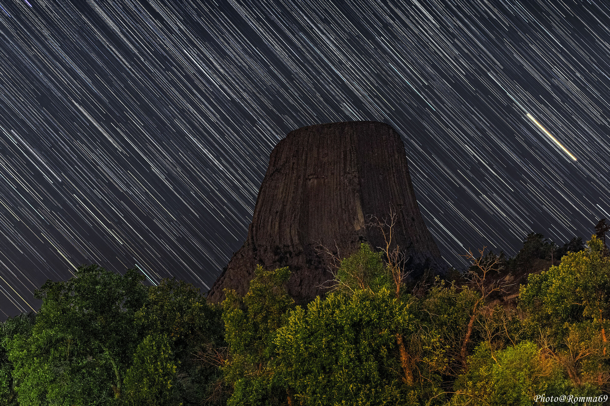 Startrail a Devils Tower