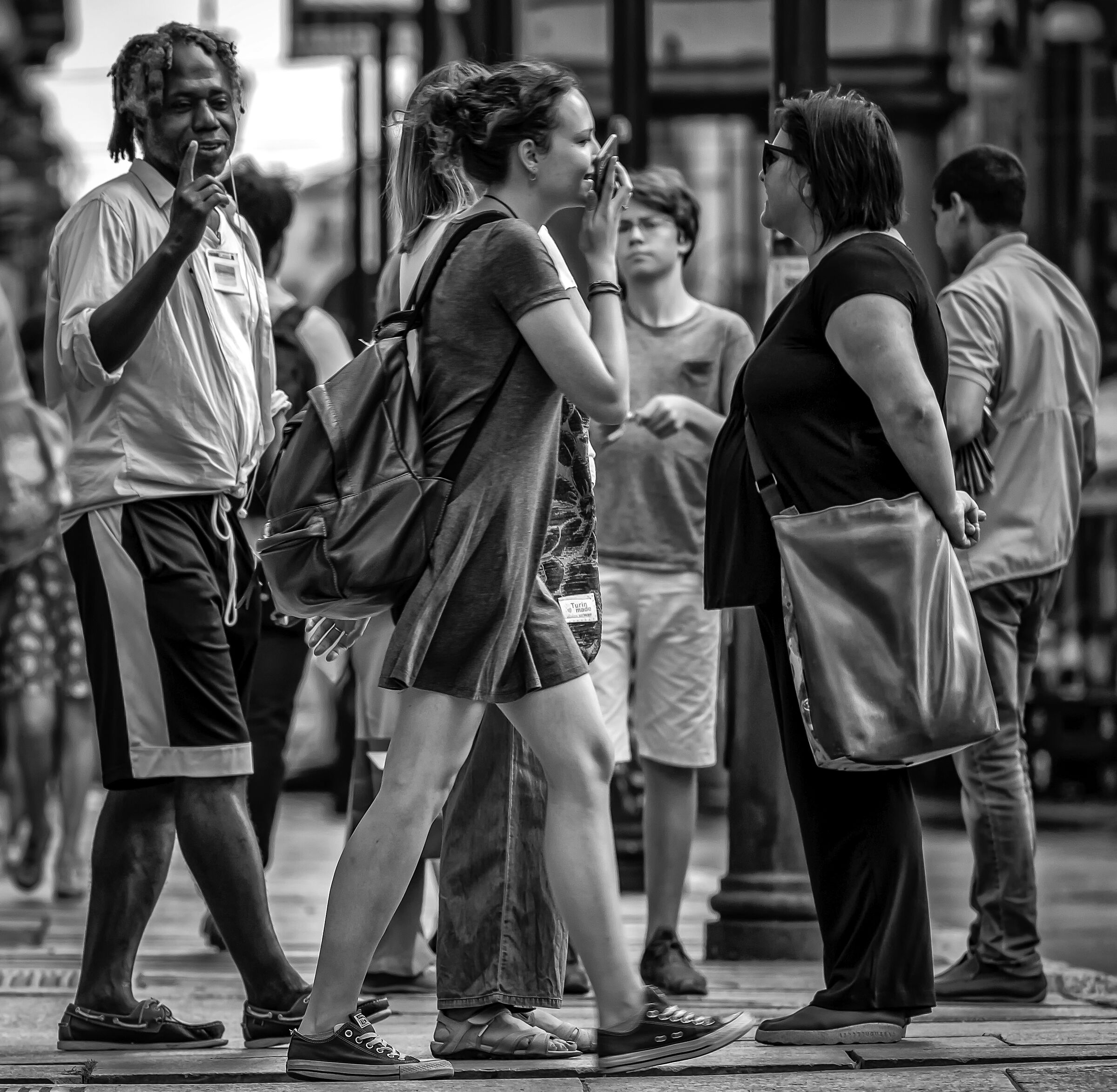 Excuse me, wait a minute.