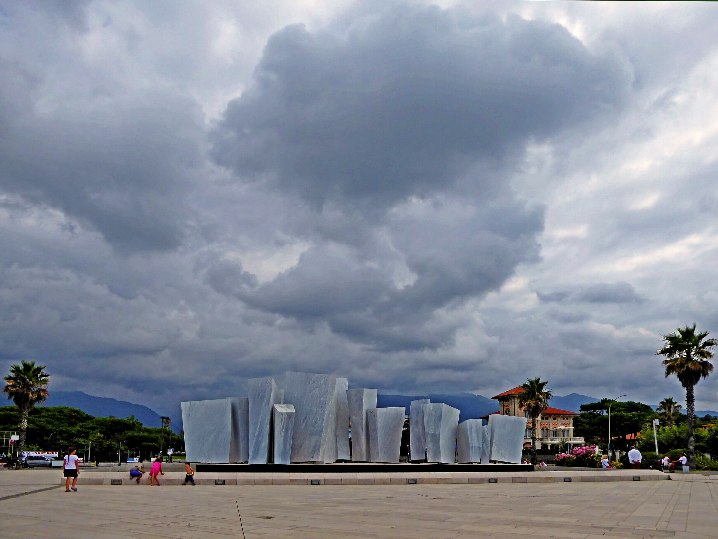 the stormy sails of Marina di Massa