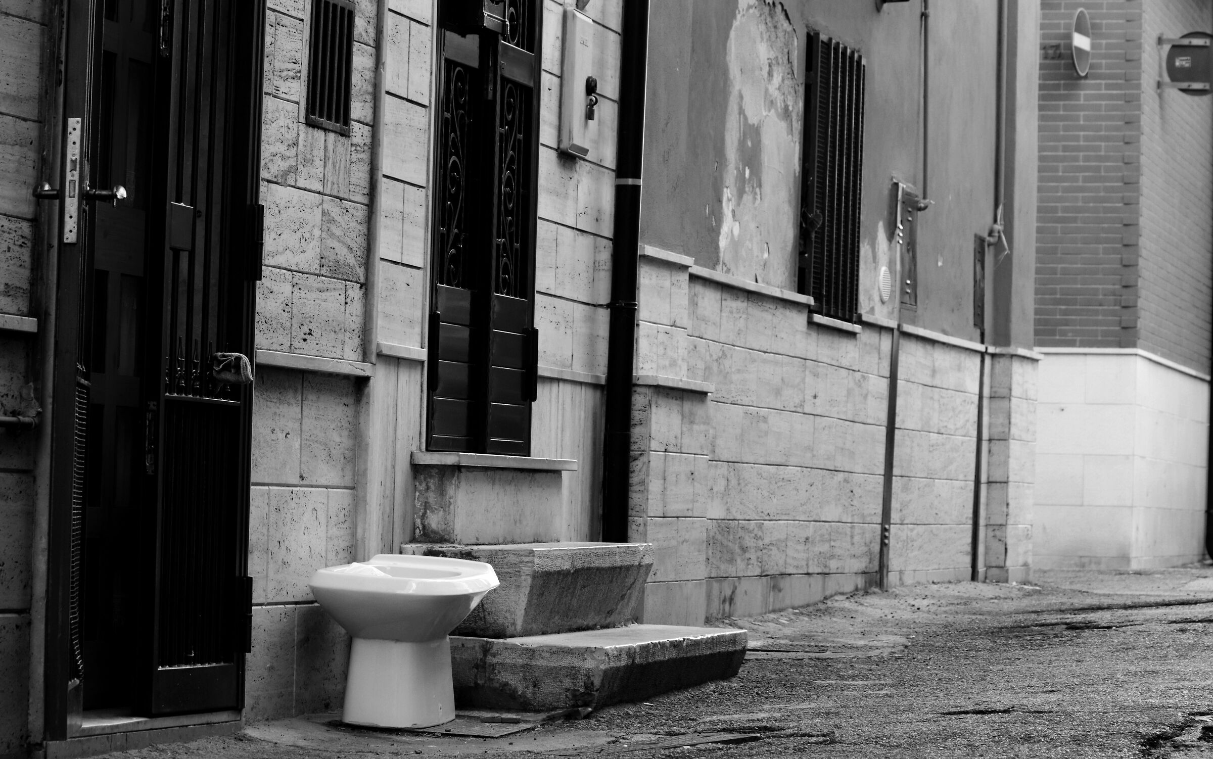 San Severo Series 1 - Public Wc