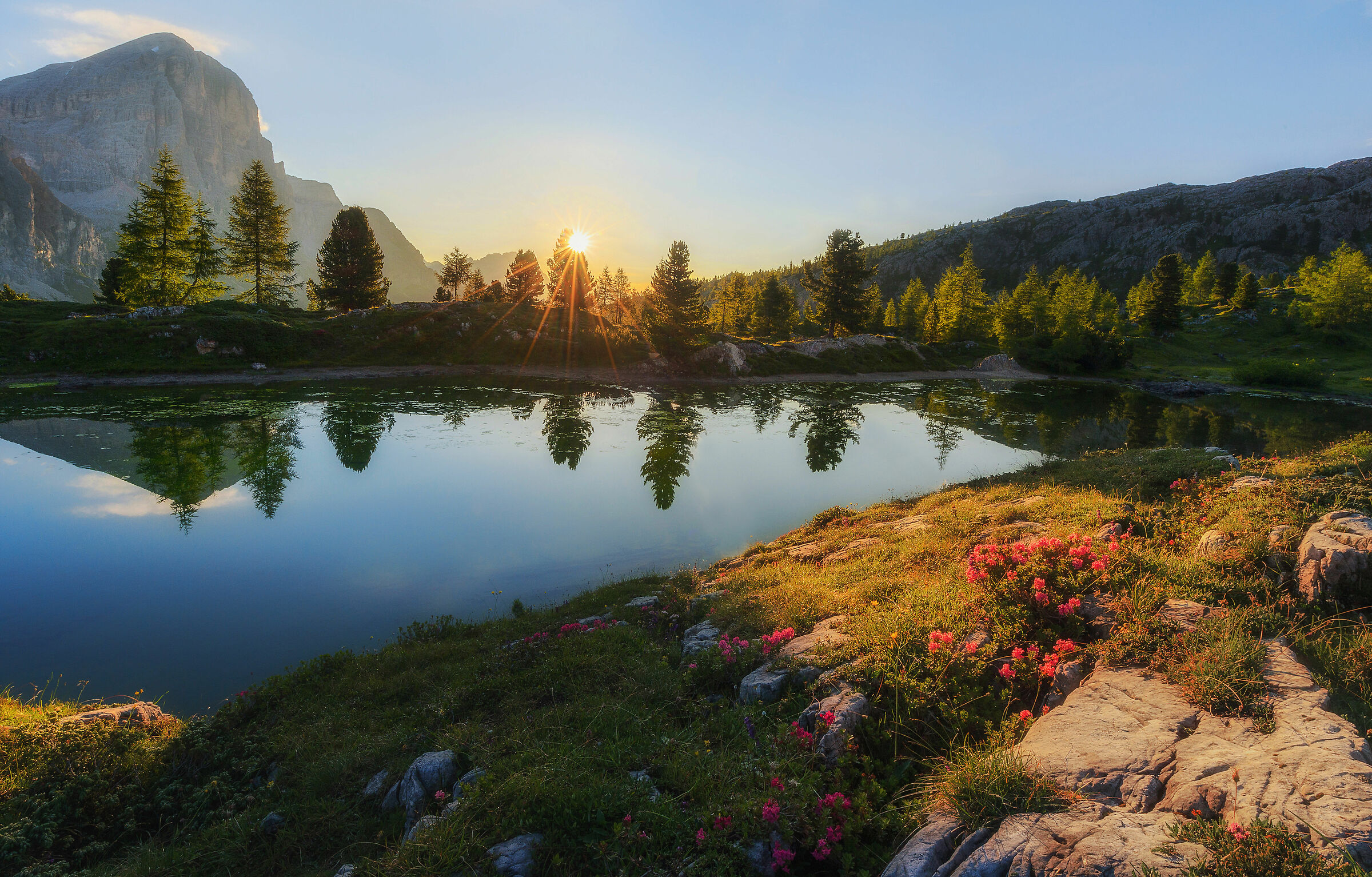 Mattina d'estate sul lago Limides