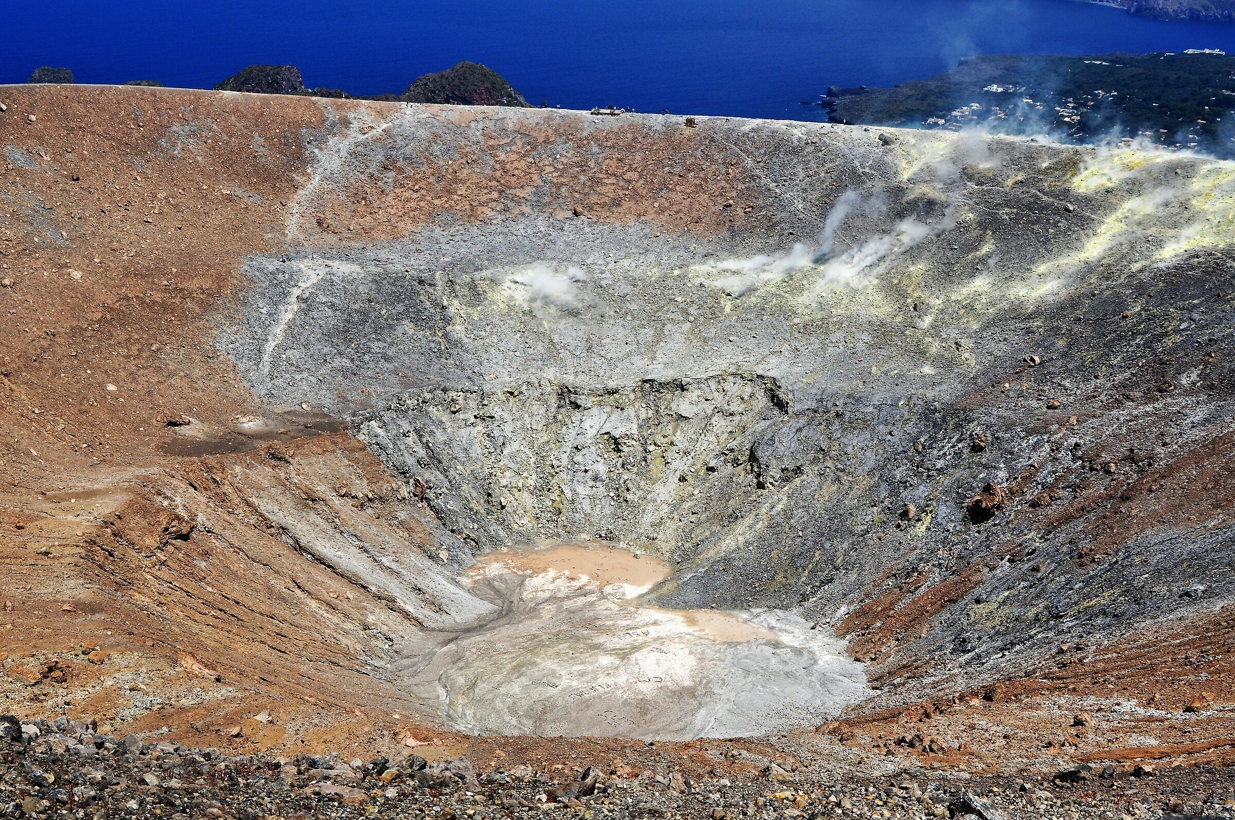 Il cratere del Vulcano a Vulcano (Eolie)