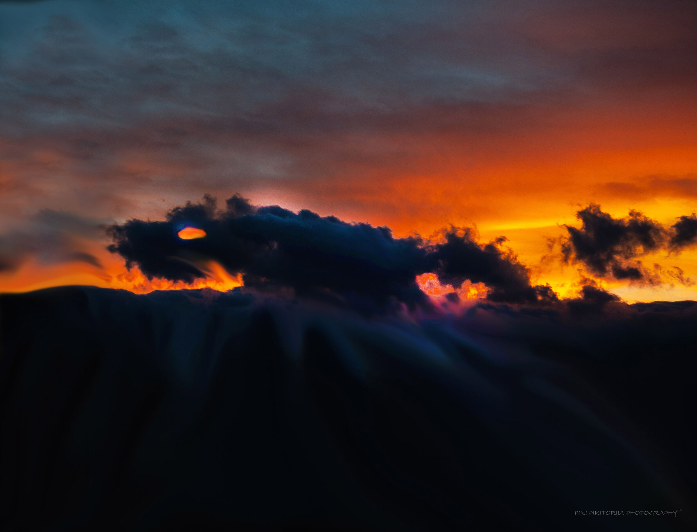 I saw a dragon running through the clouds.