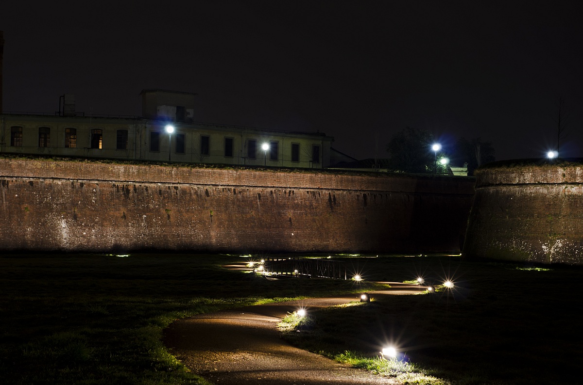 Mura urbane di Lucca by Night
