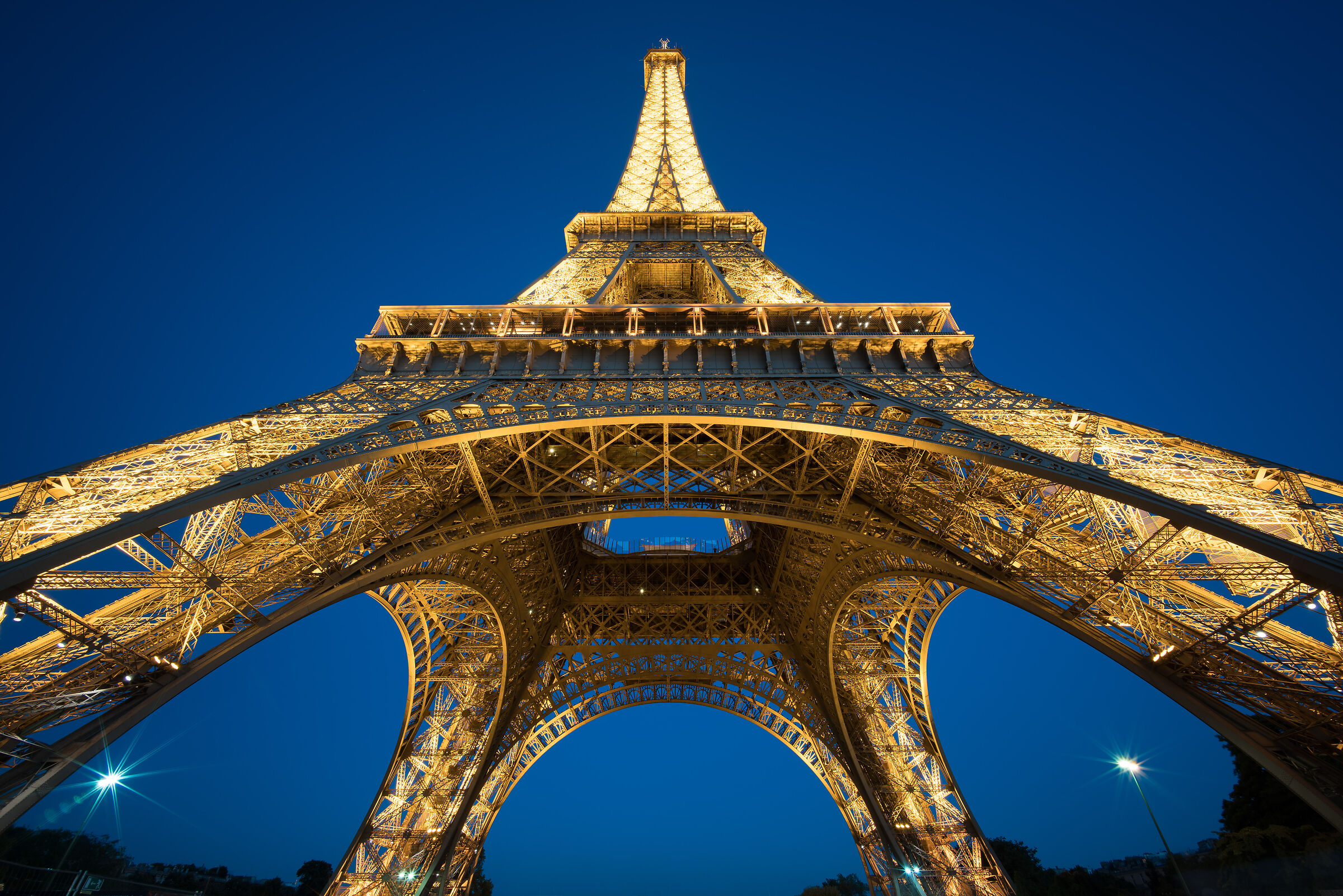 Paris dort à ses pieds