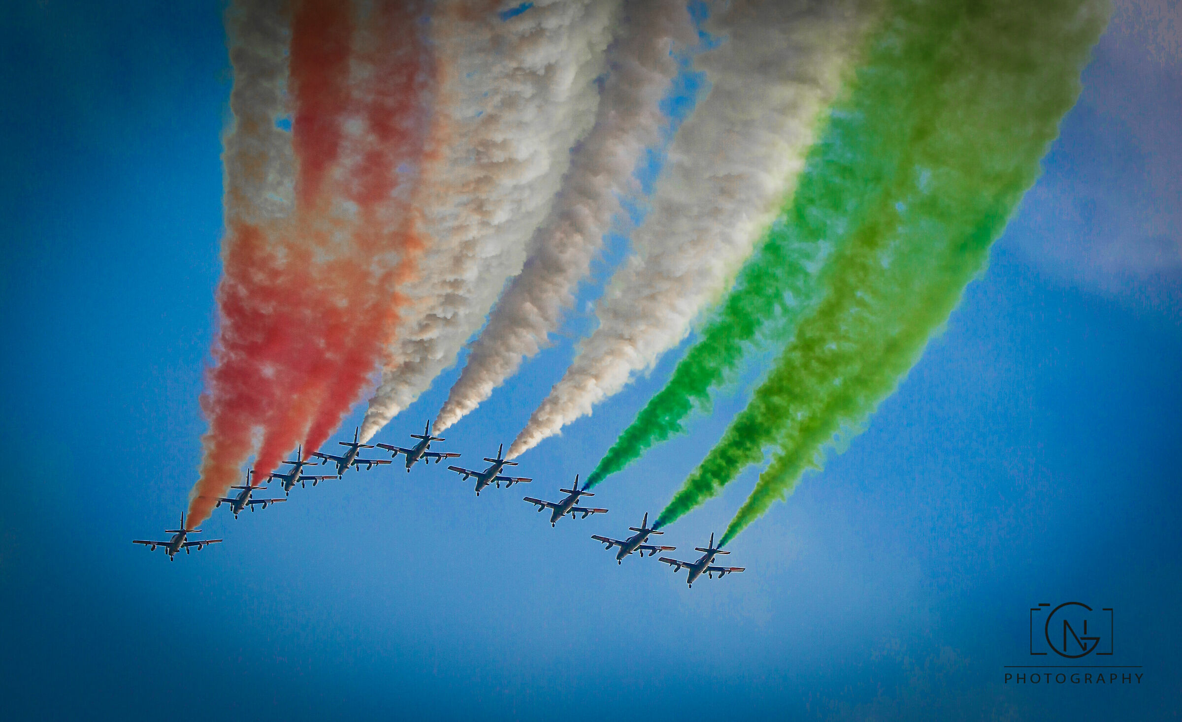 TRICOLOUR ARROWS 1