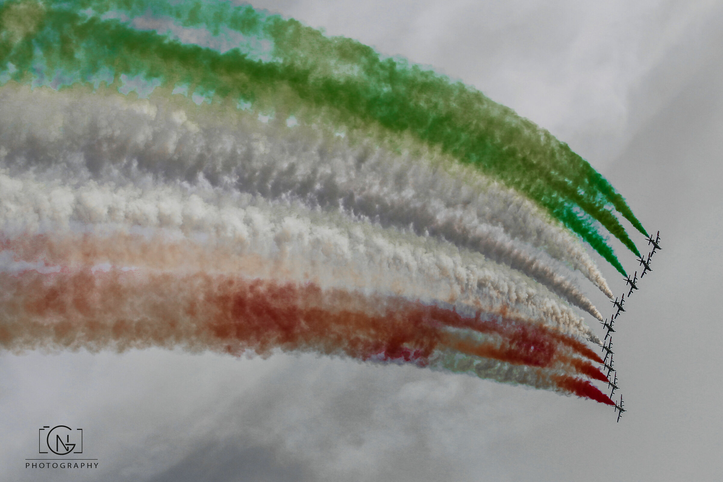 TRICOLOUR ARROWS 2