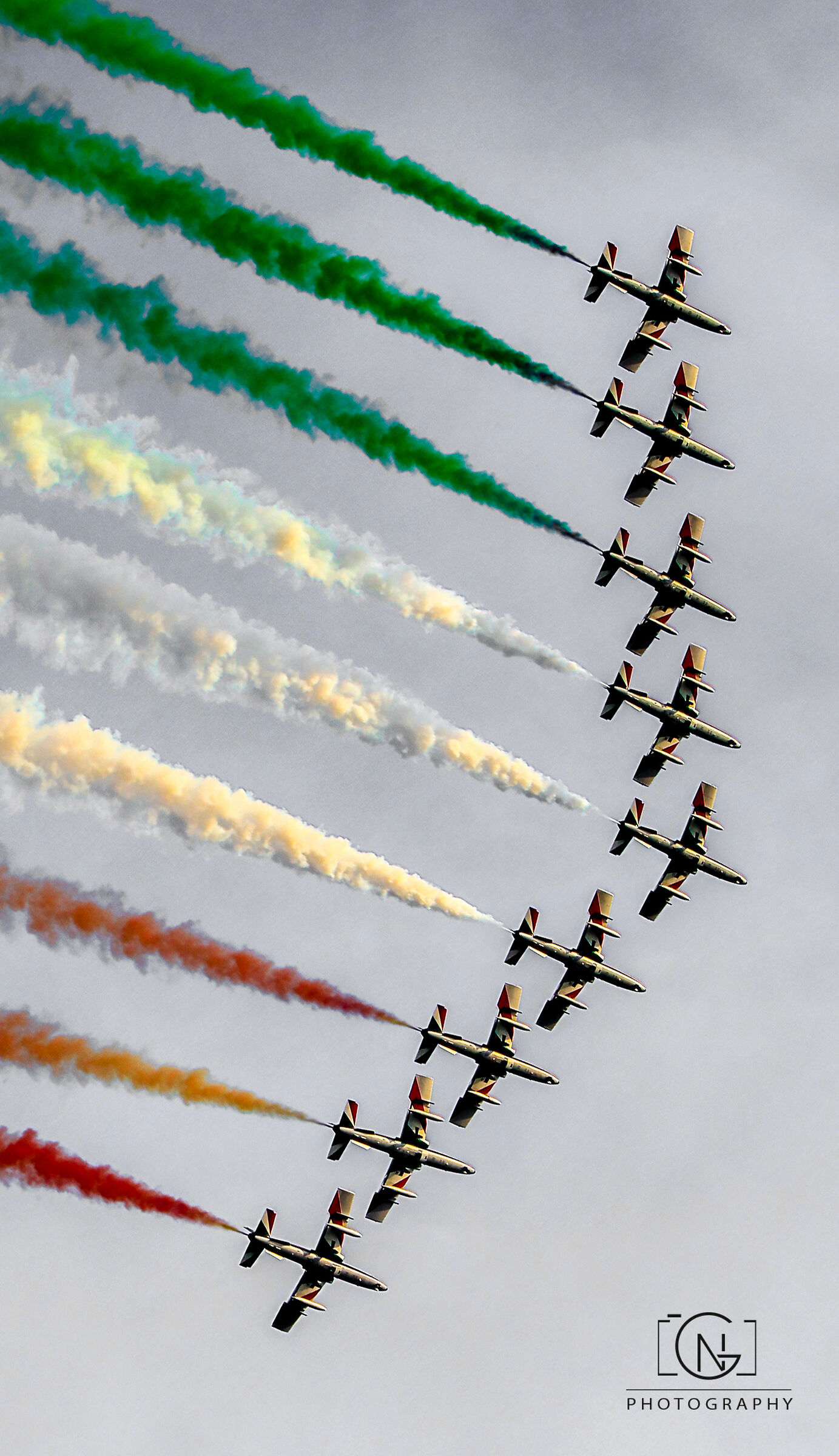 TRICOLOUR ARROWS 3