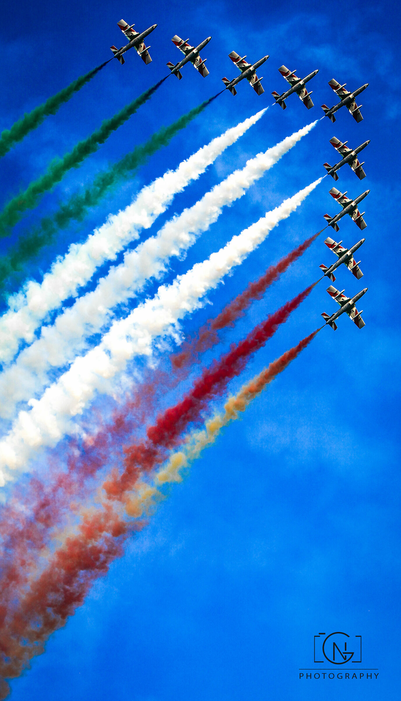 TRICOLOUR ARROWS 4
