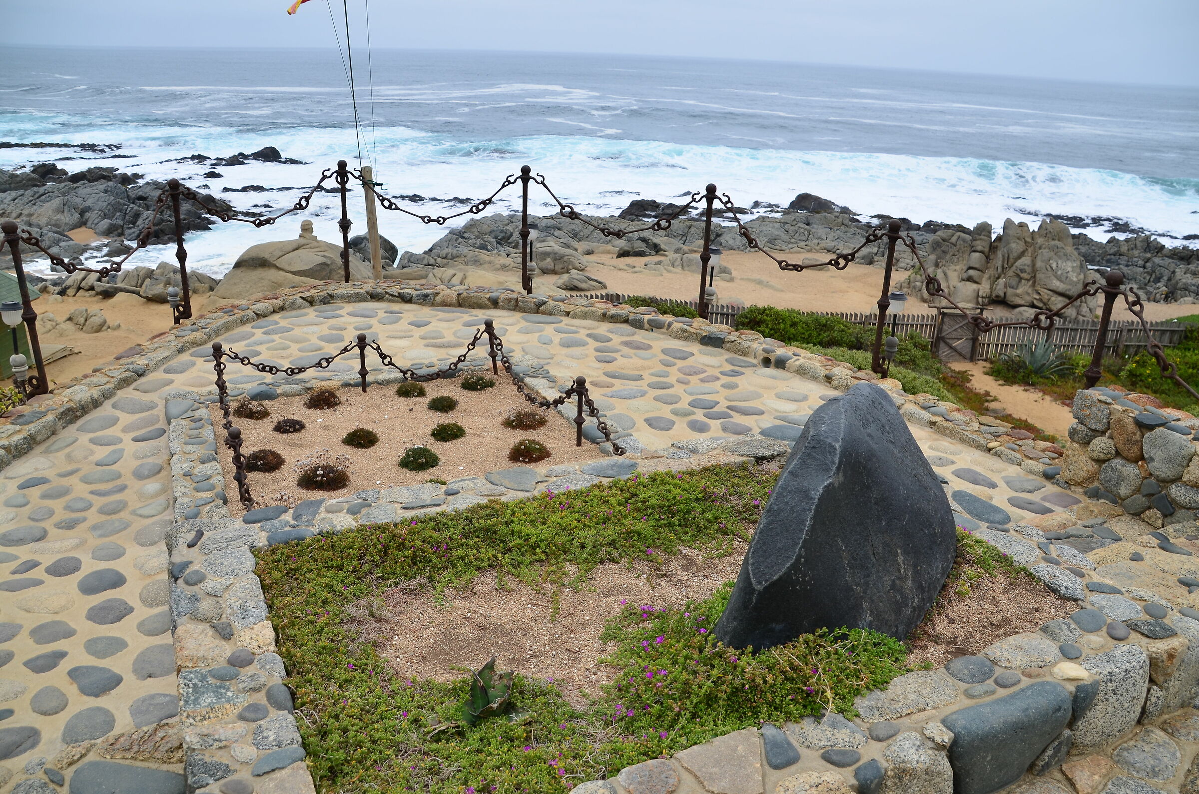 The tomb of Neruda and his wife, facing the ocean