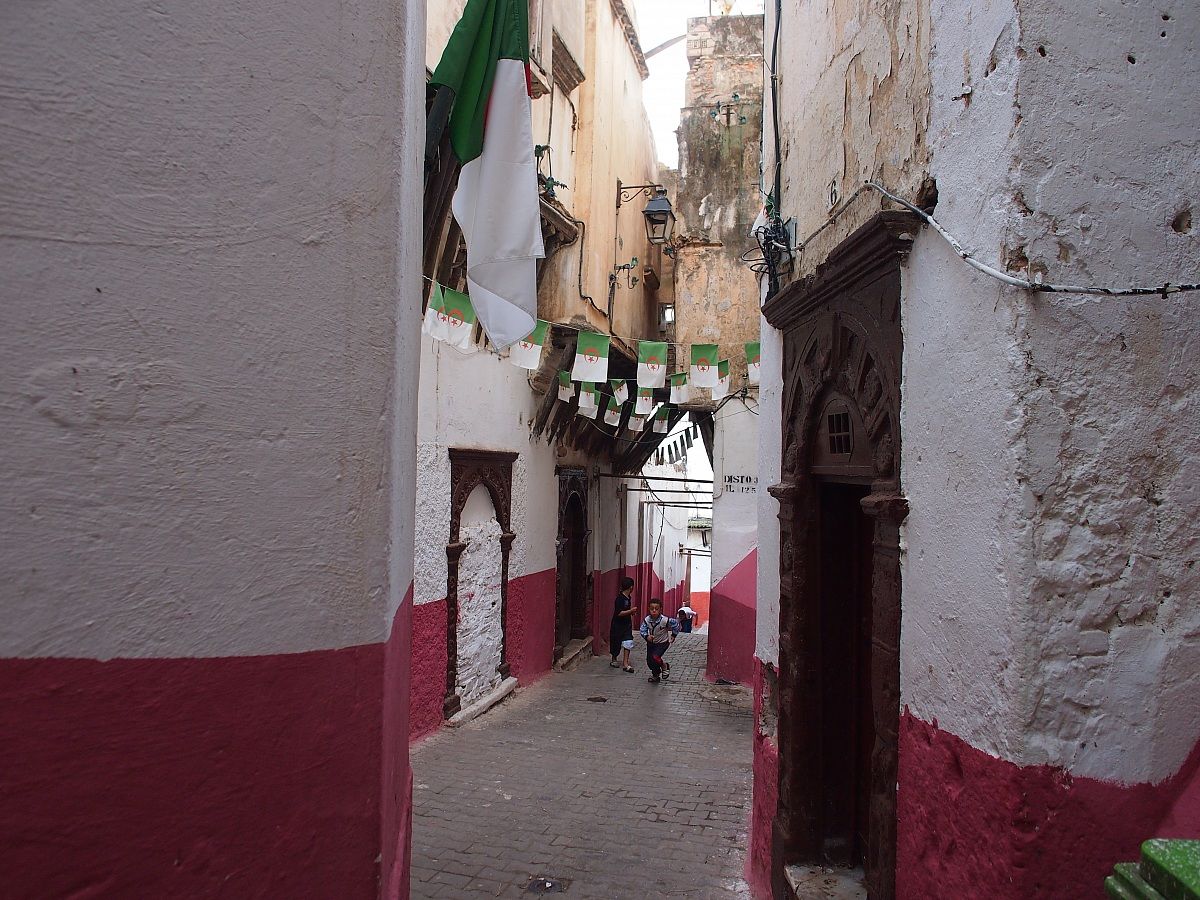 Children play in the casbah of Algiers