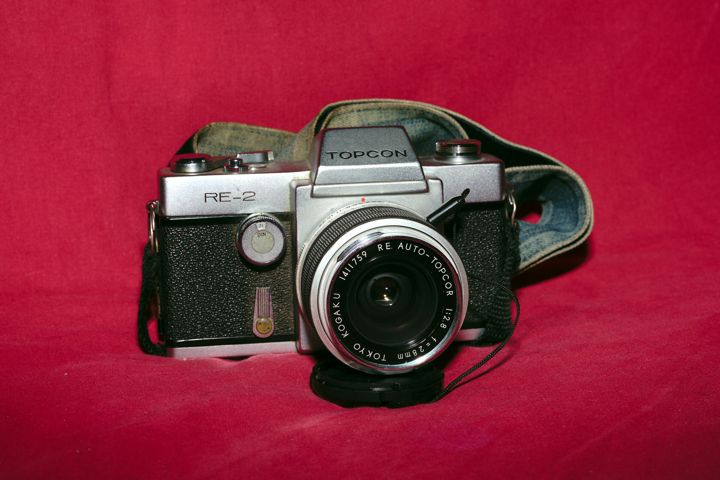 Topcon RE 2 con RE Auto Topcor 28 mm f 2,8