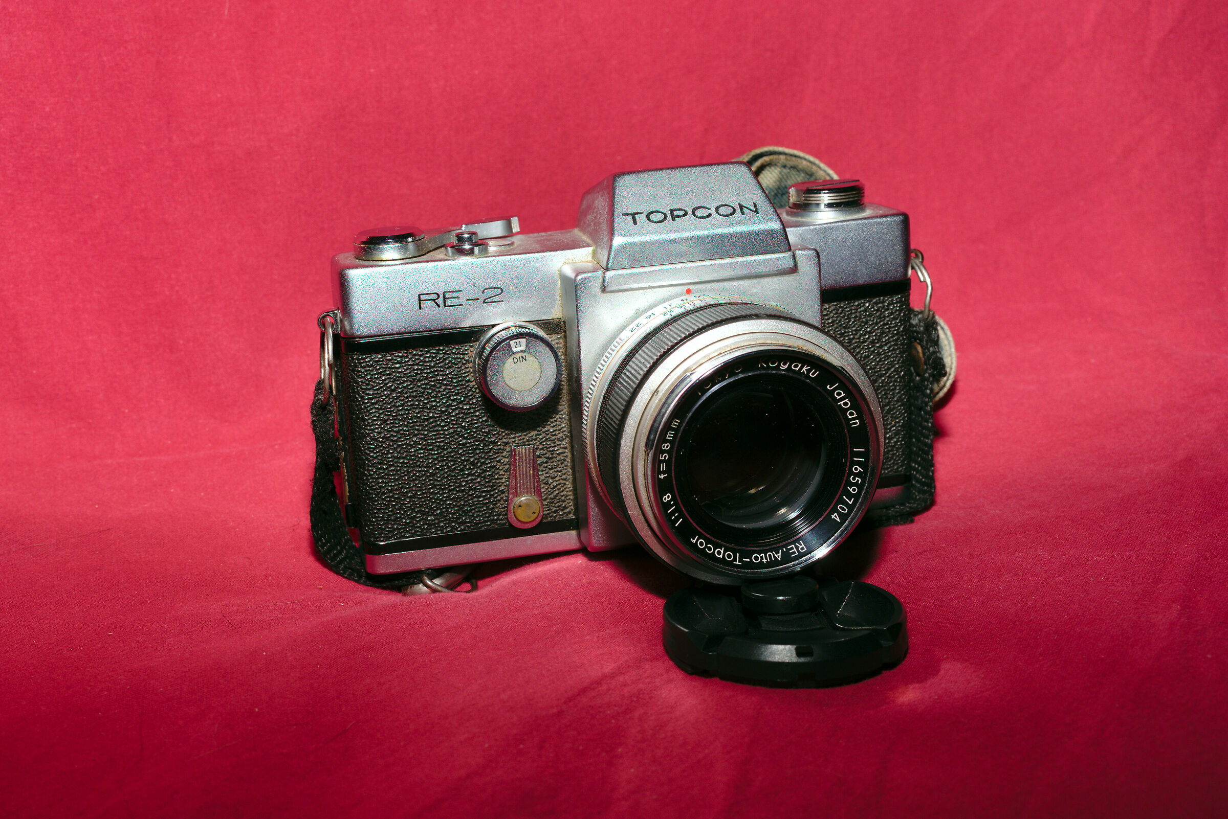 Topcon RE 2 con RE Auto Topcor 58 mm f 1,8