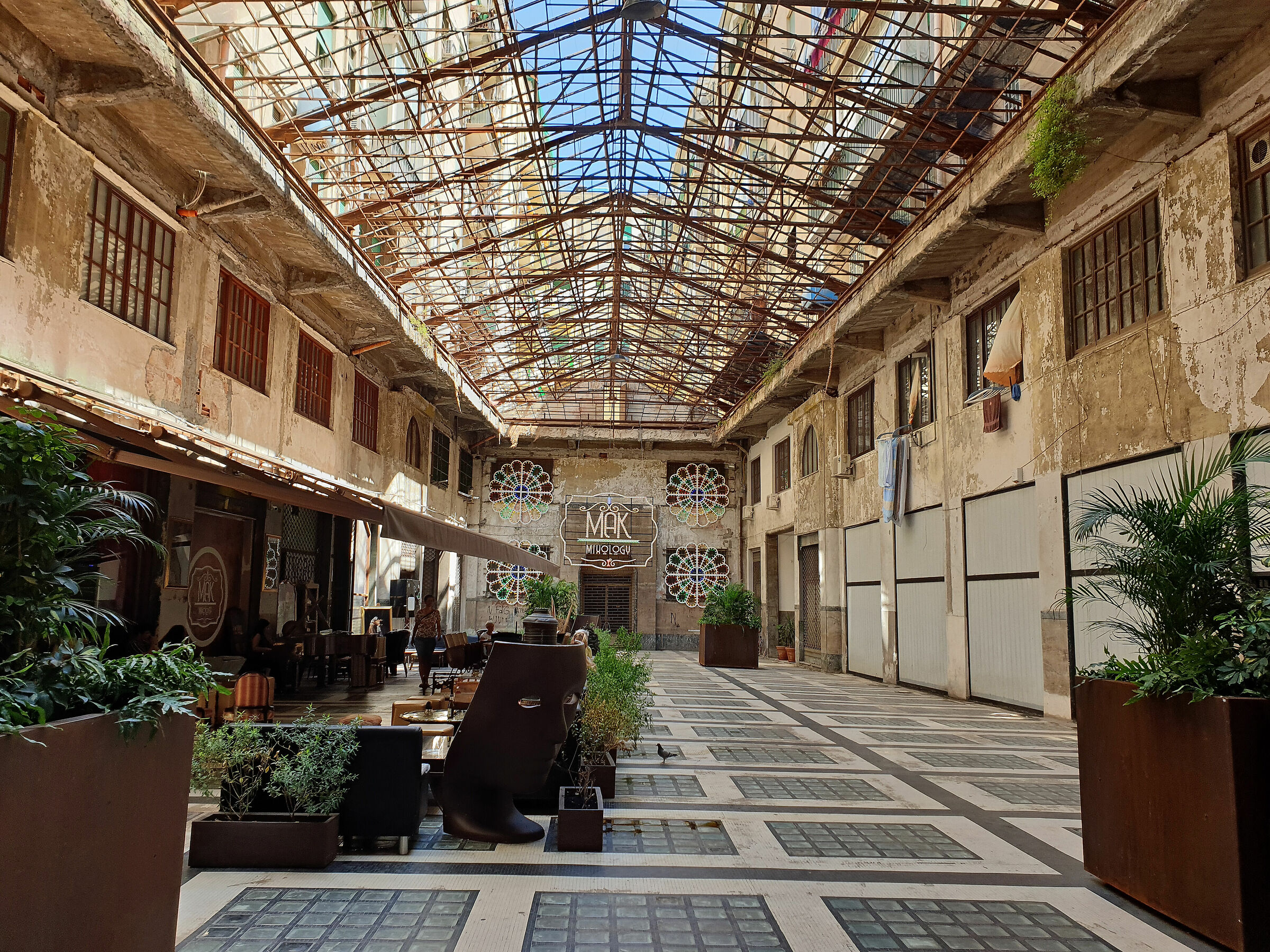 piazzetta interna a palemo