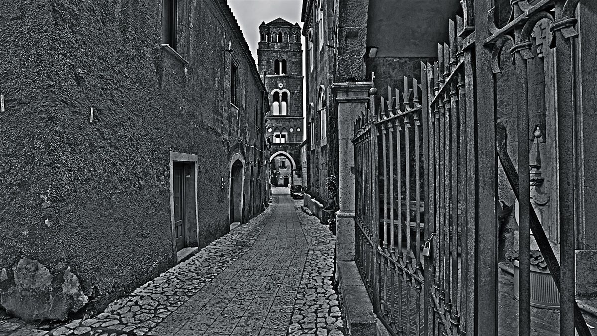 ...dal cancello dell'Annunziata.