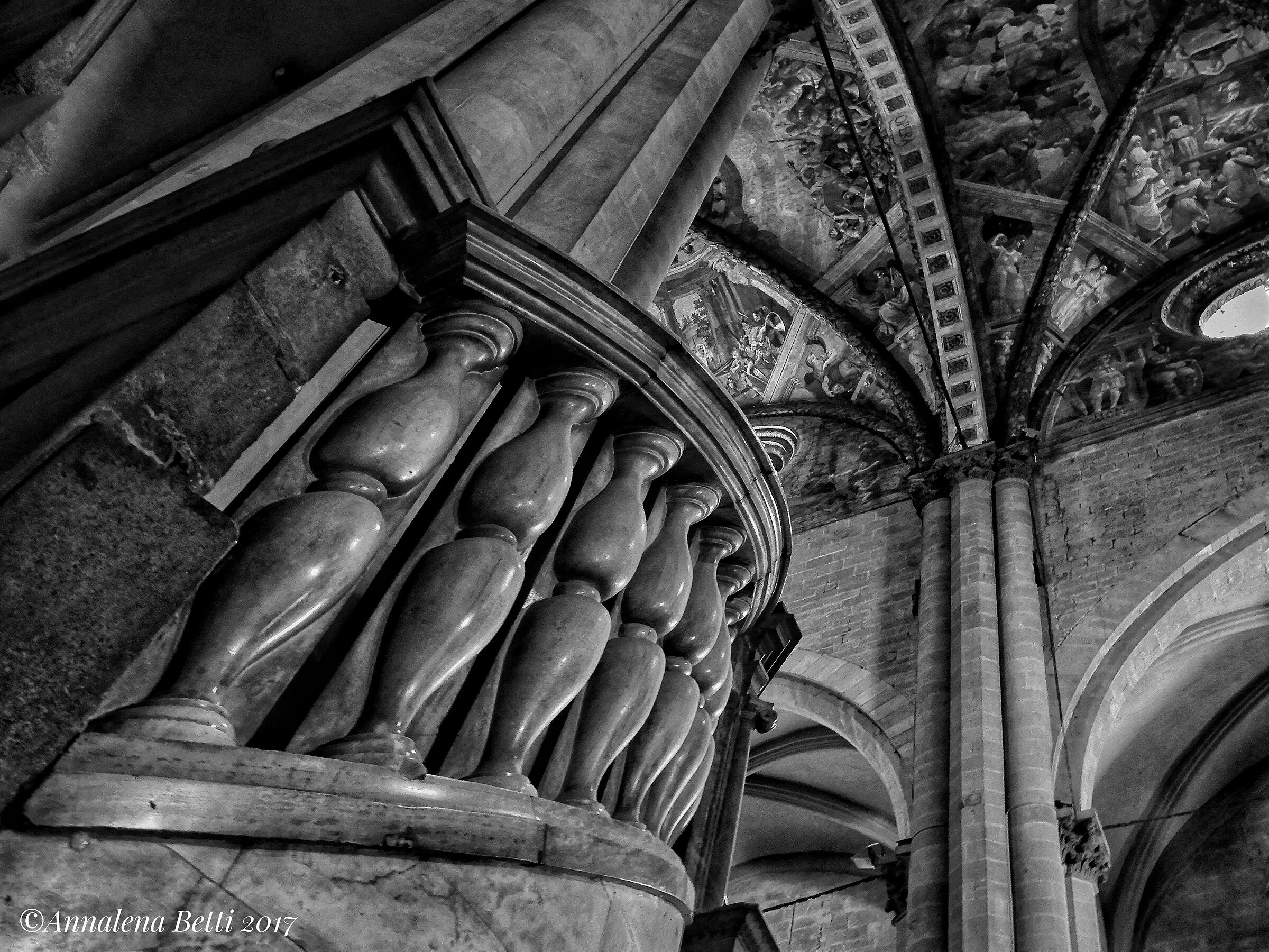 Interno della Cattedrale dei Santi Pietro e Donato ad A