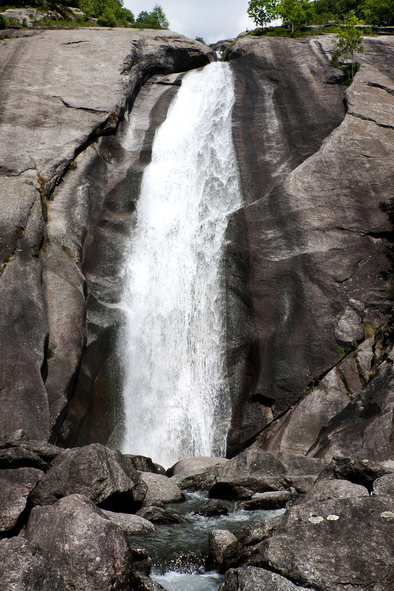 Waterfall iron Val di Mello