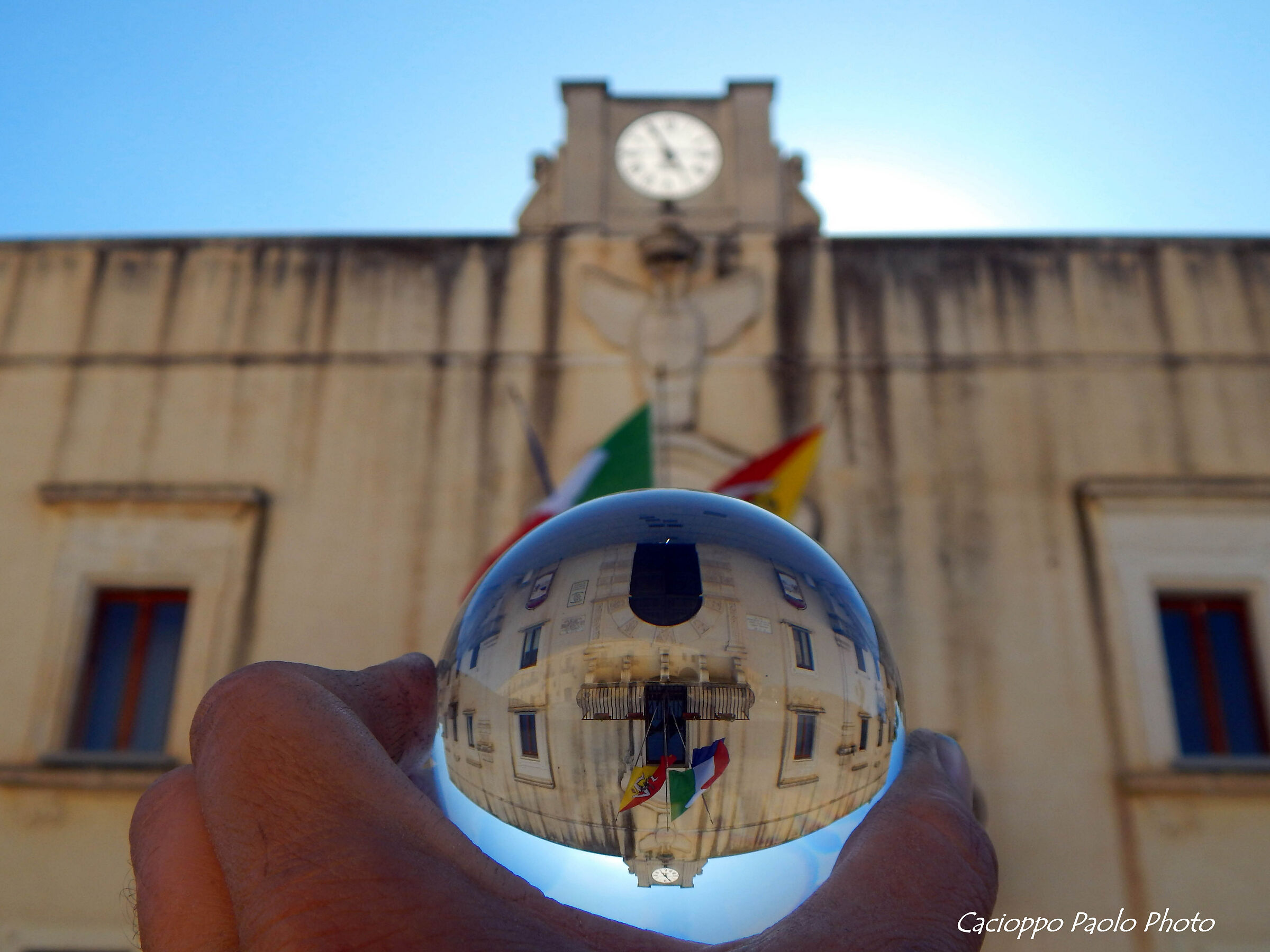 Palazzo Cuto (Lens Ball)