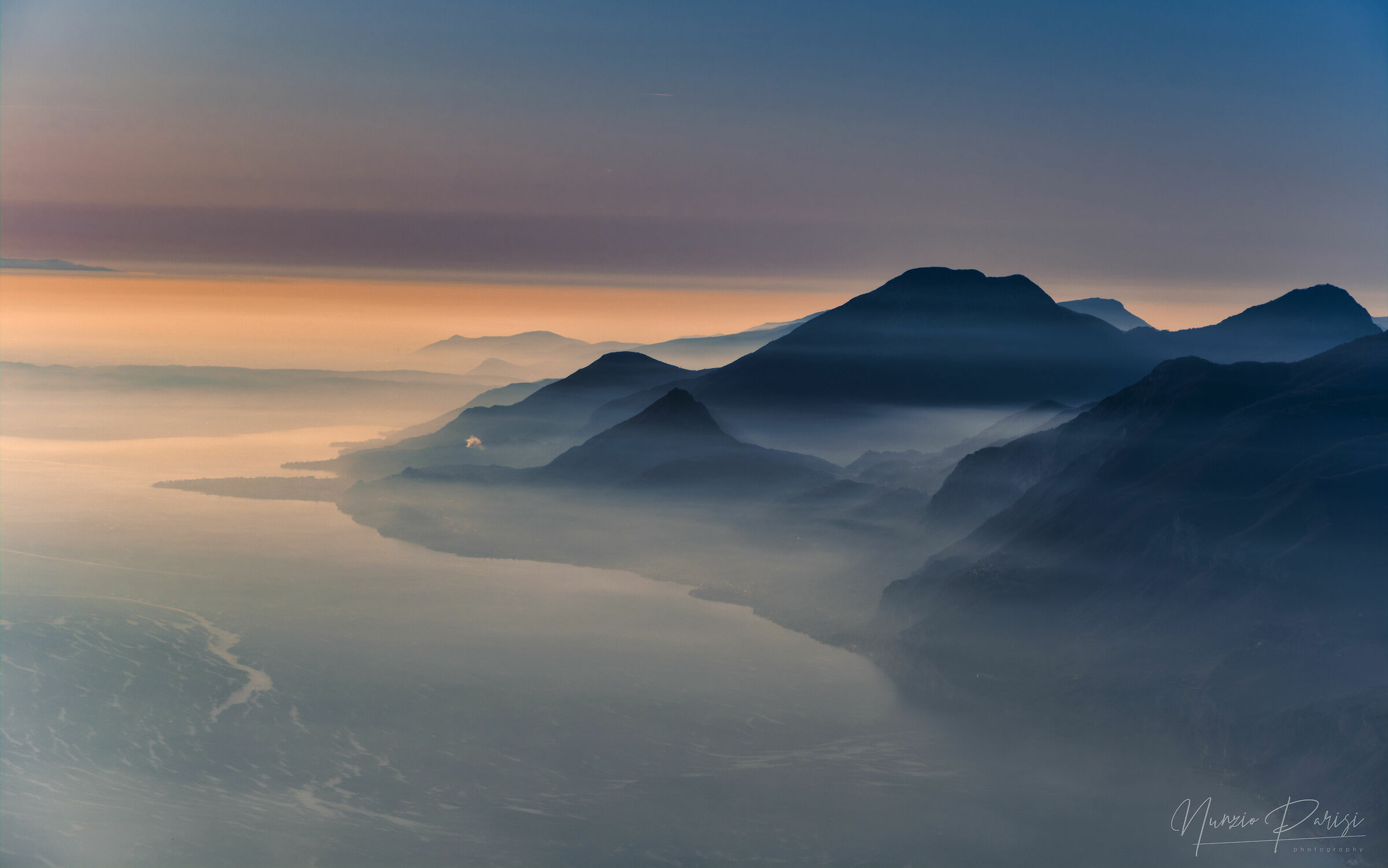 Una vista mozzafiato del lago di Garda
