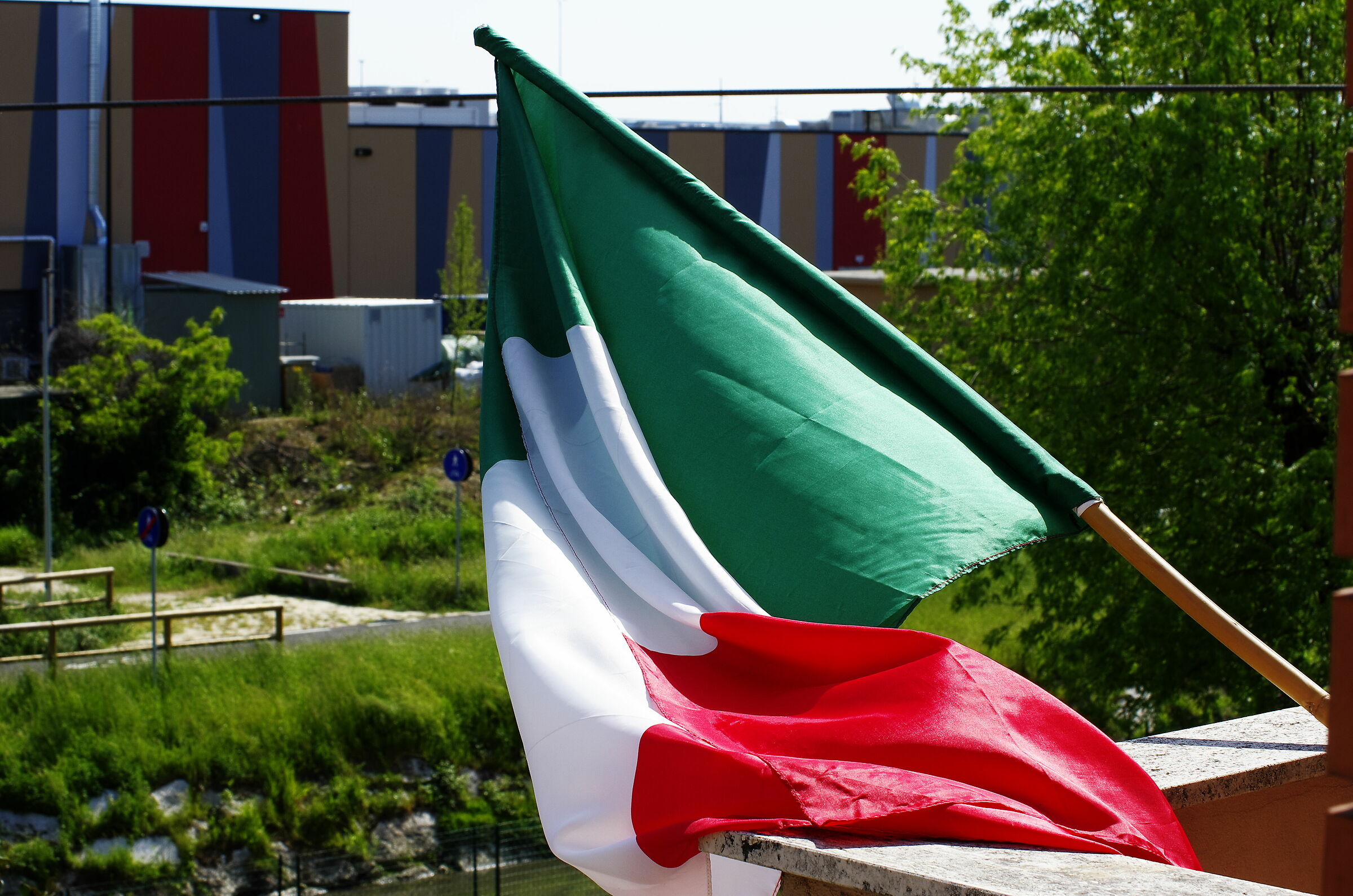 A fine Giornata del 25 Aprile, la Bandiera si riposa!