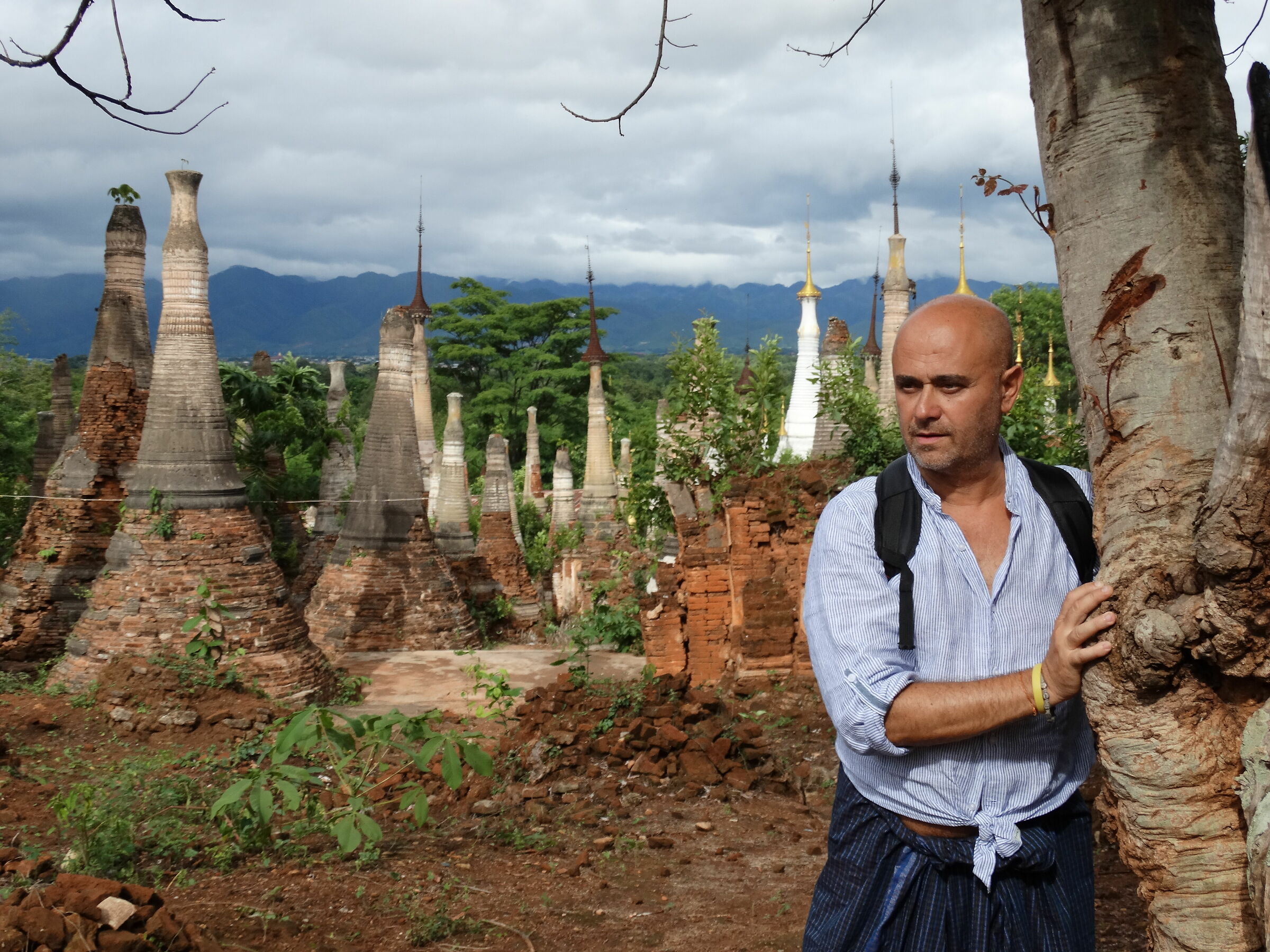 nascosto a spiare al lago inle birmania