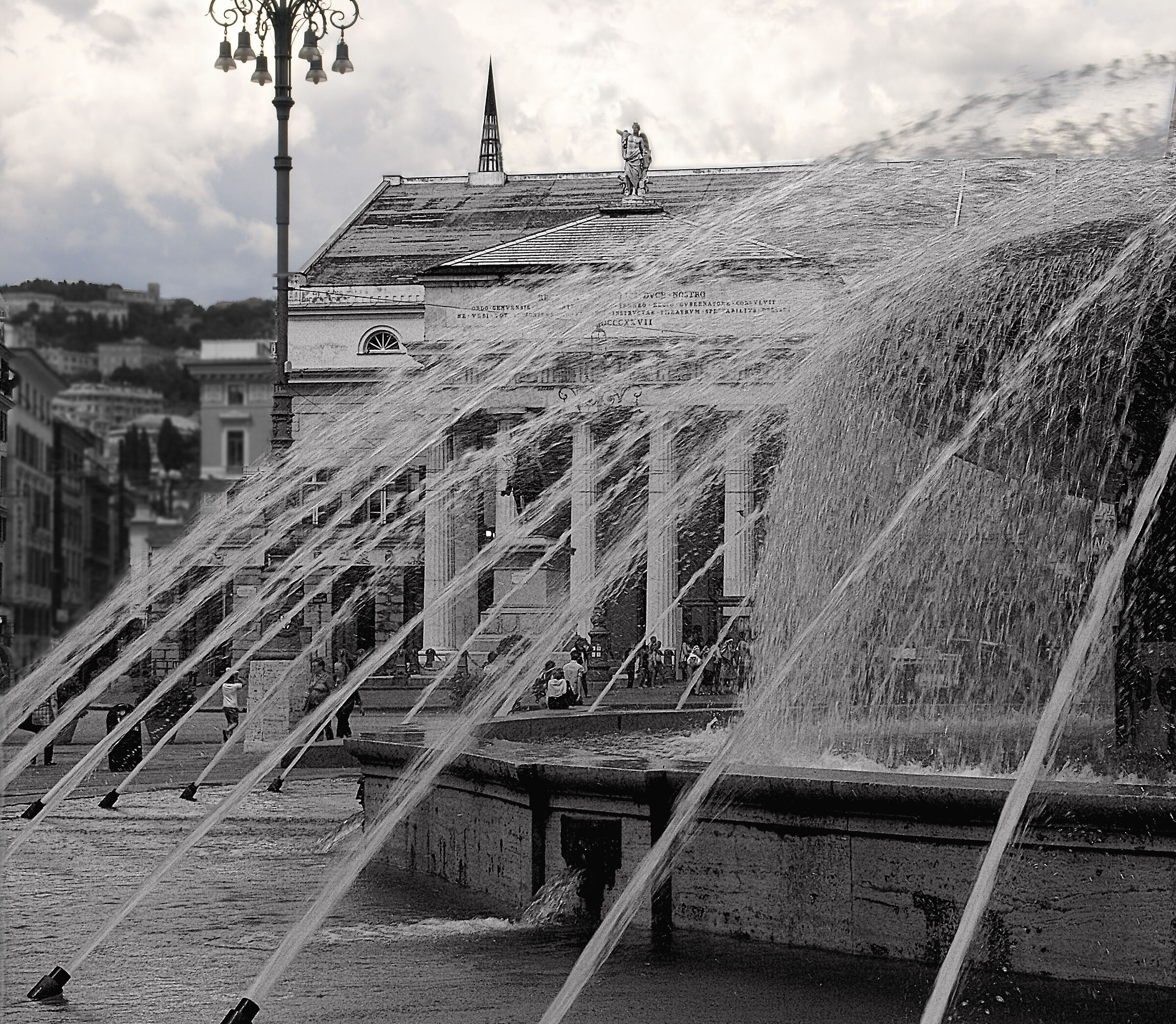 Genova - Piazza De Ferrari  - scorcio