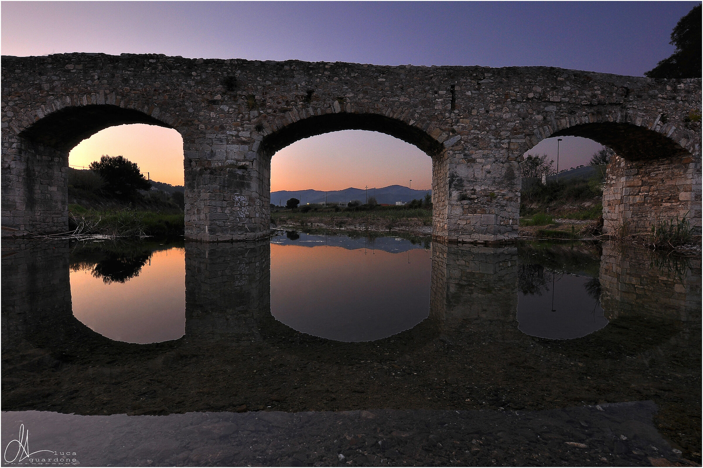 Tramonto sotto il ponte medioevale