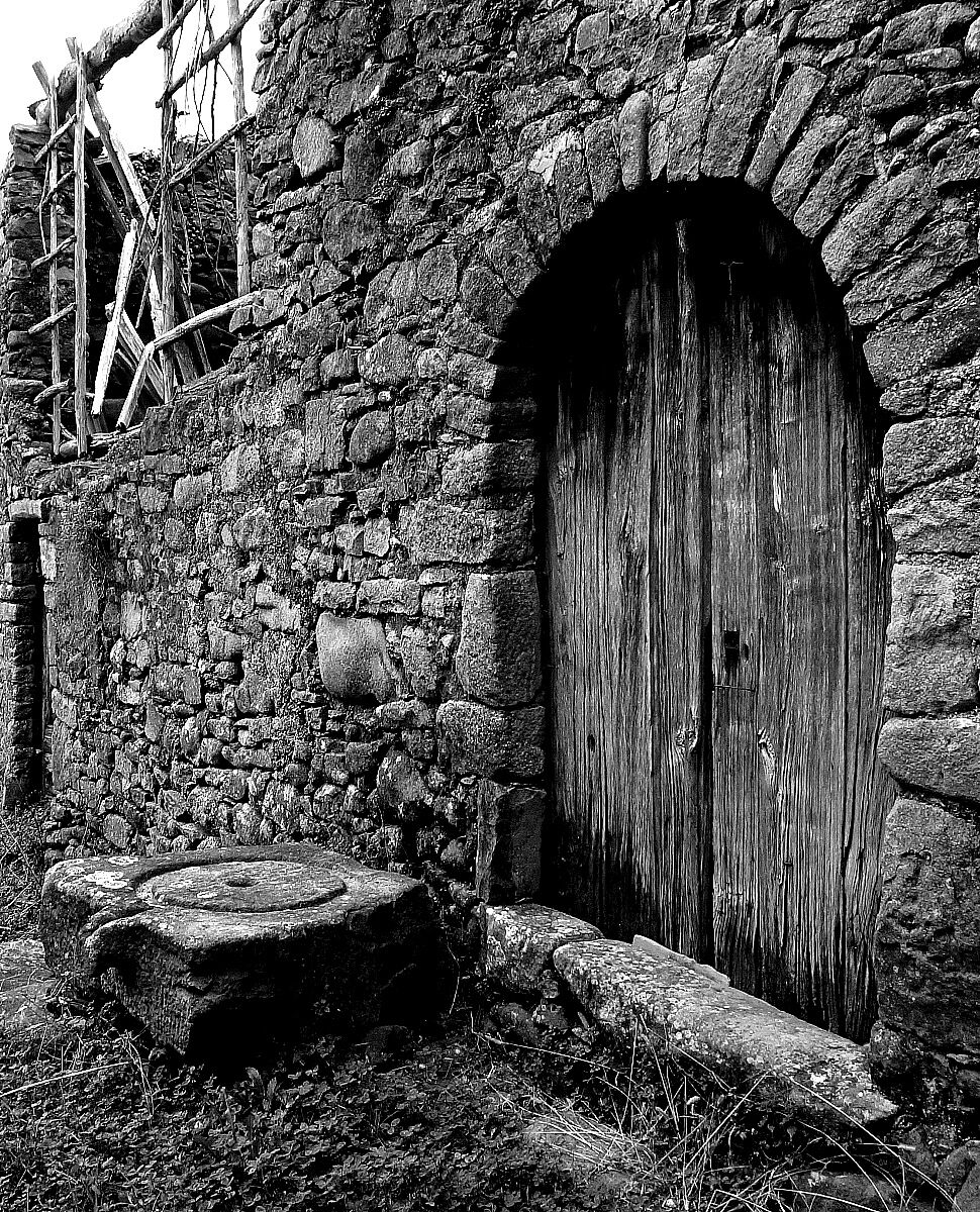 Stones and stones that tell