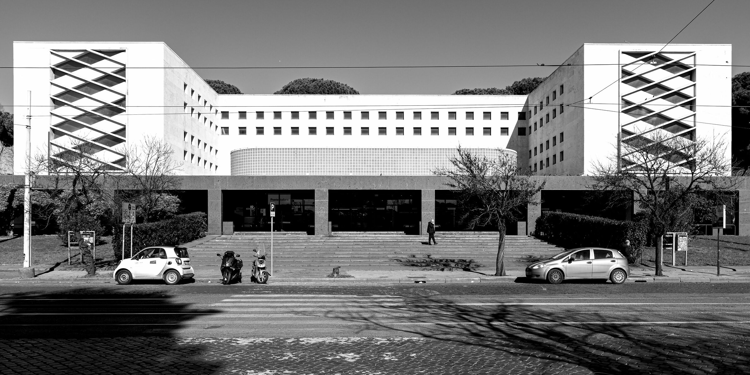 Palazzo delle Poste in via Marmorata