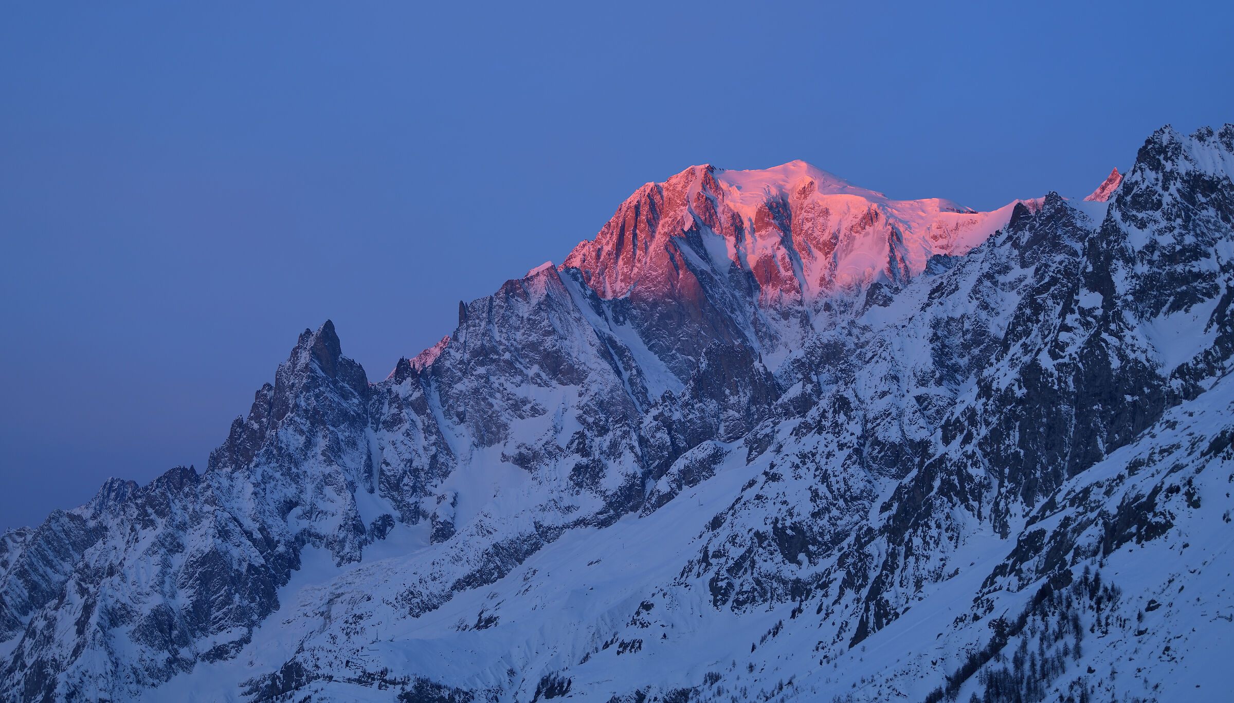 Sunrise on the summit of Mont Blanc
