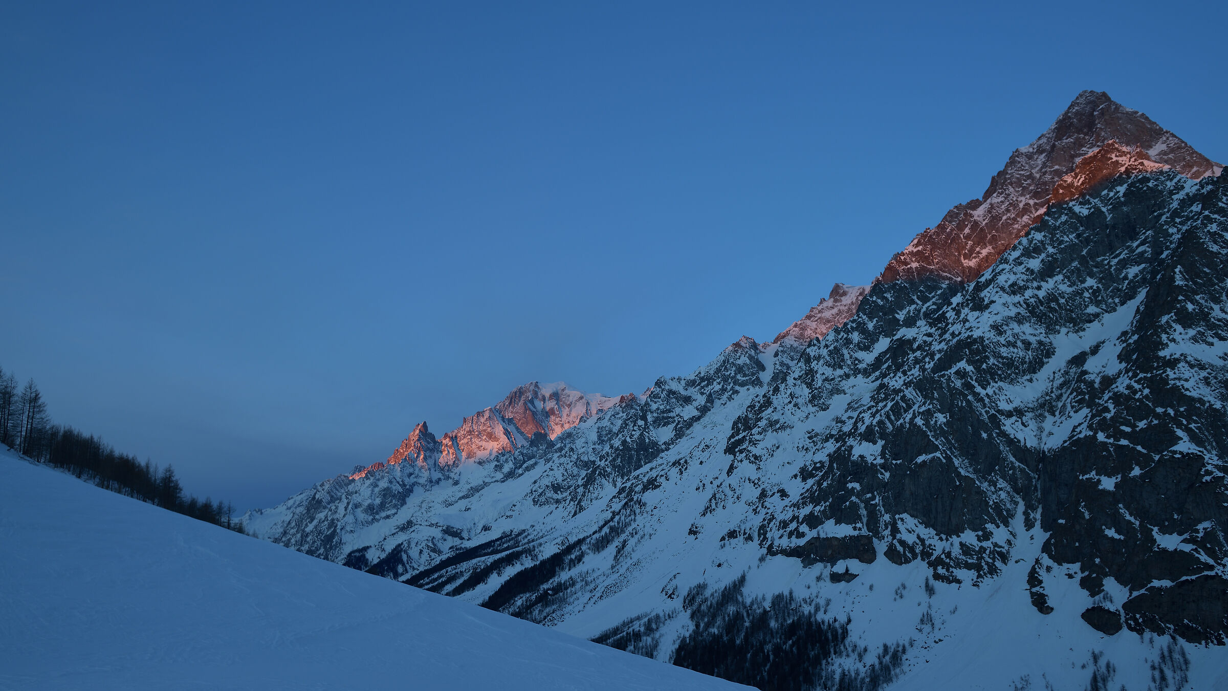 Sunrise on the Mont Blanc massif