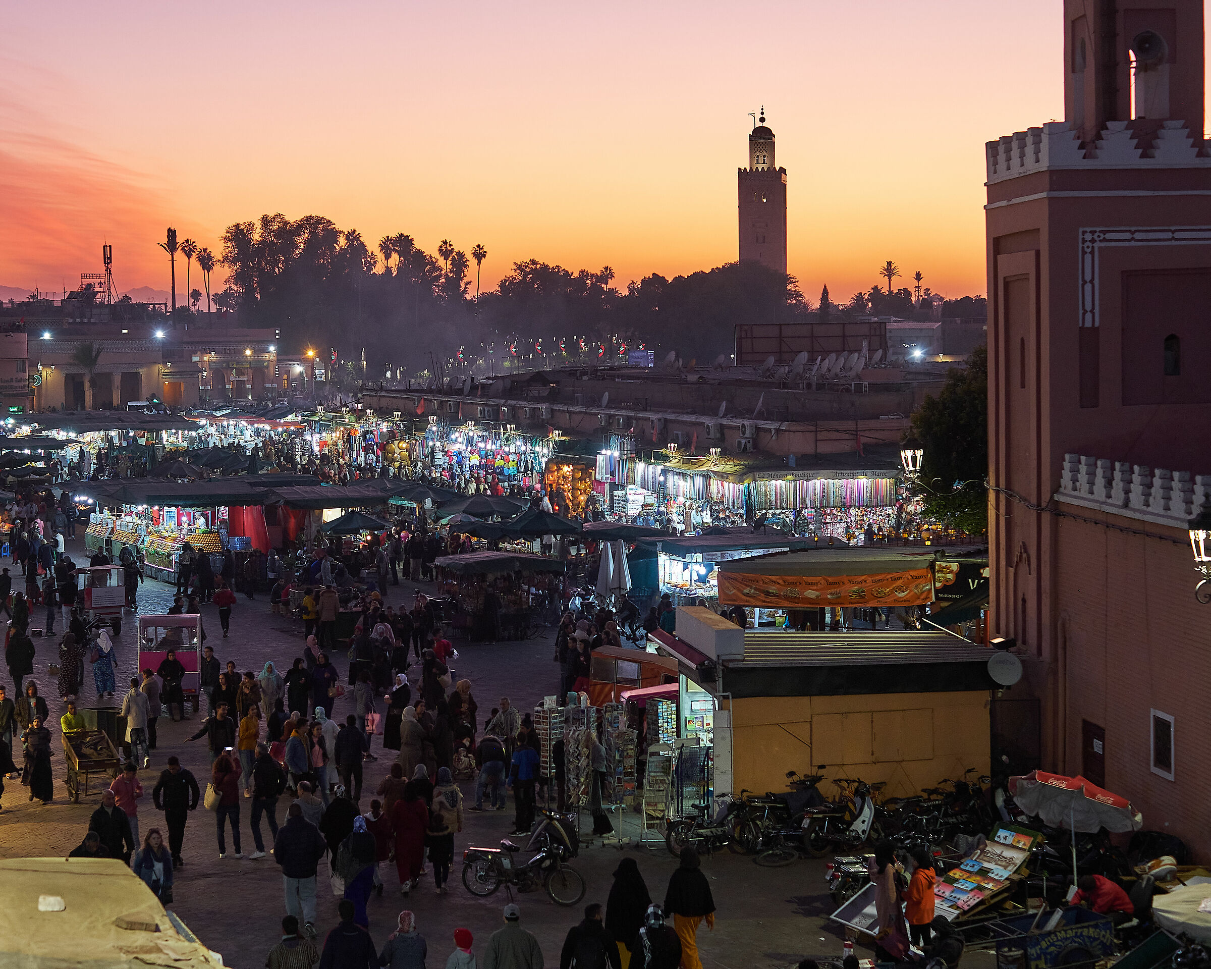 Jemaa El-fna at sunset