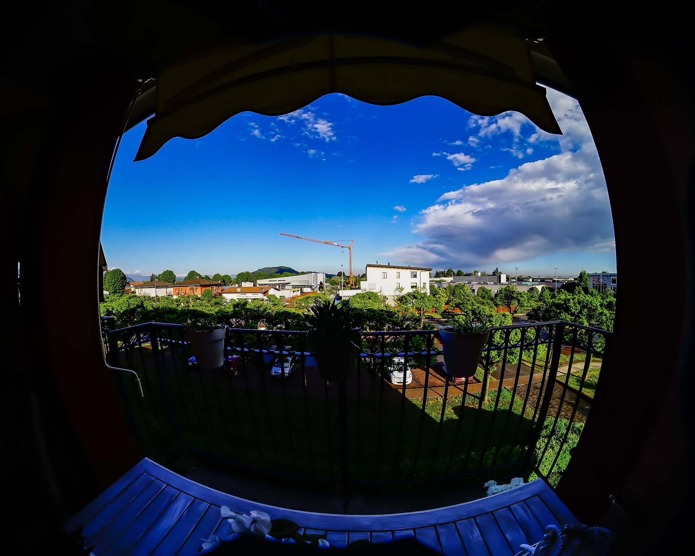 Look down 2020 I look at the world from a porthole