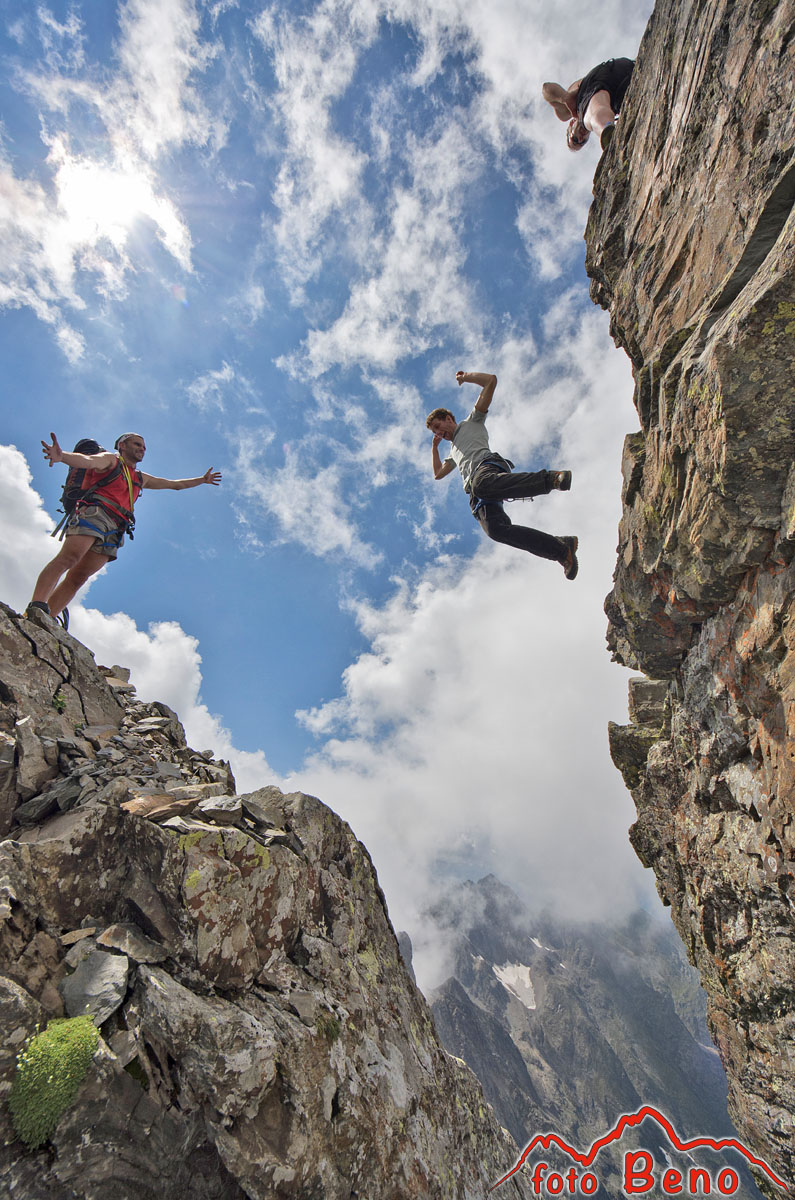 Salto sulla cresta N del pizzo di Coca