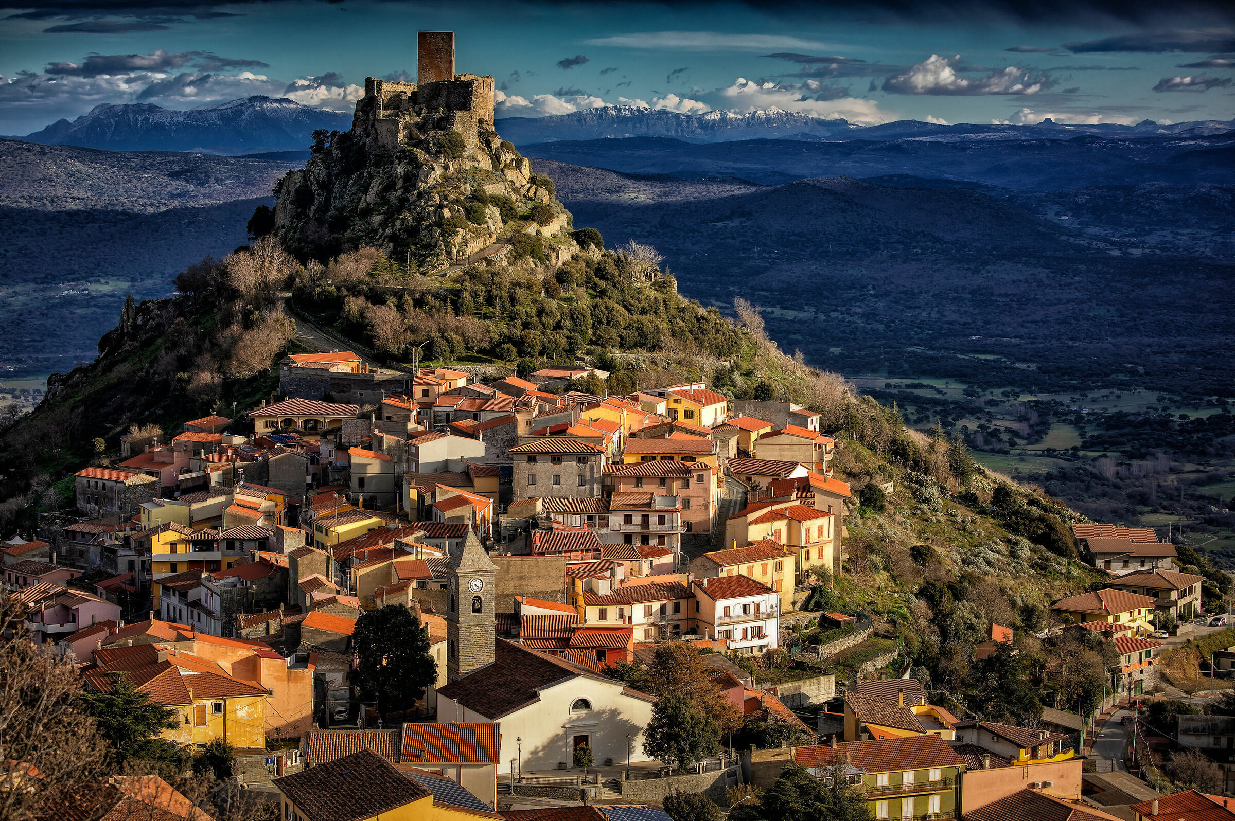 Last sun on Burgos and his castle