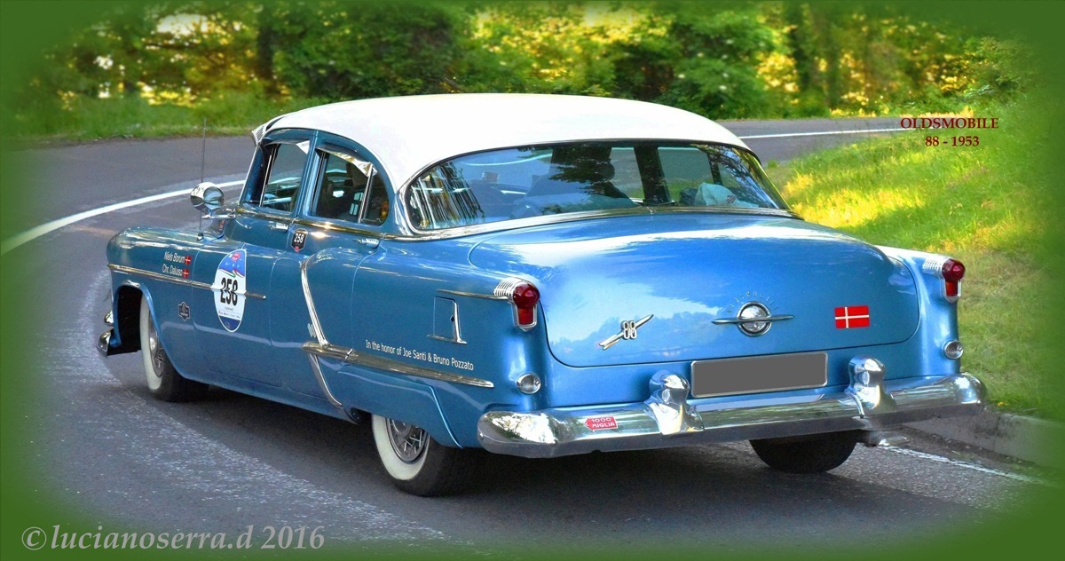 Oldsmobile 88 versione Berlina - 1953