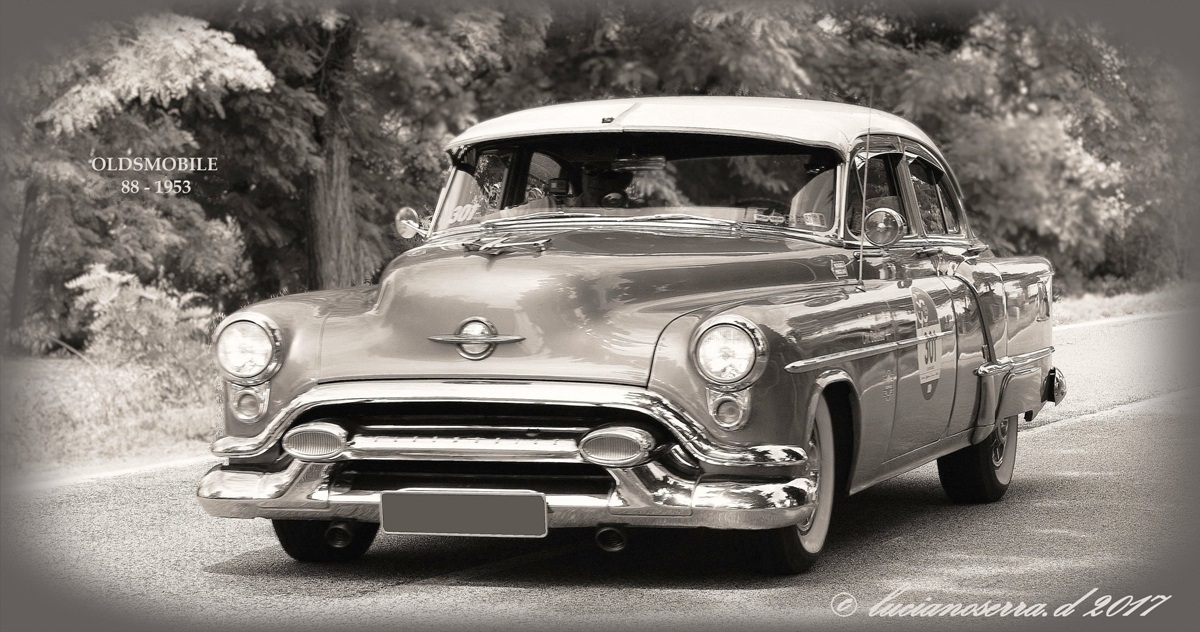 Oldsmobile 88 versione Berlina - 1953