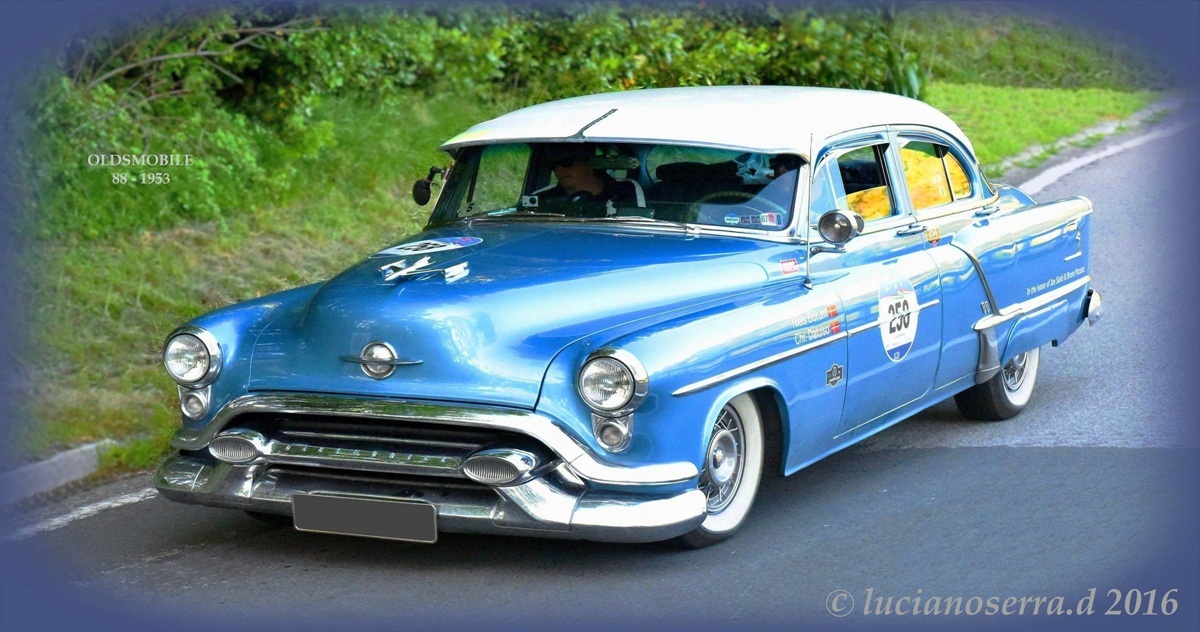 Oldsmobile 88 versione Berlina - 1953