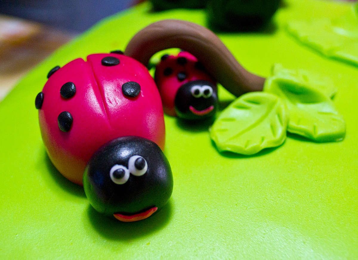 Birthday cake sugar paste