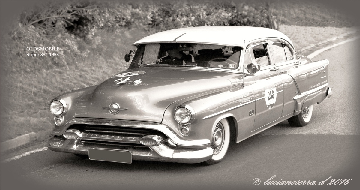 Oldsmobile 88 versione Berlina - 1953