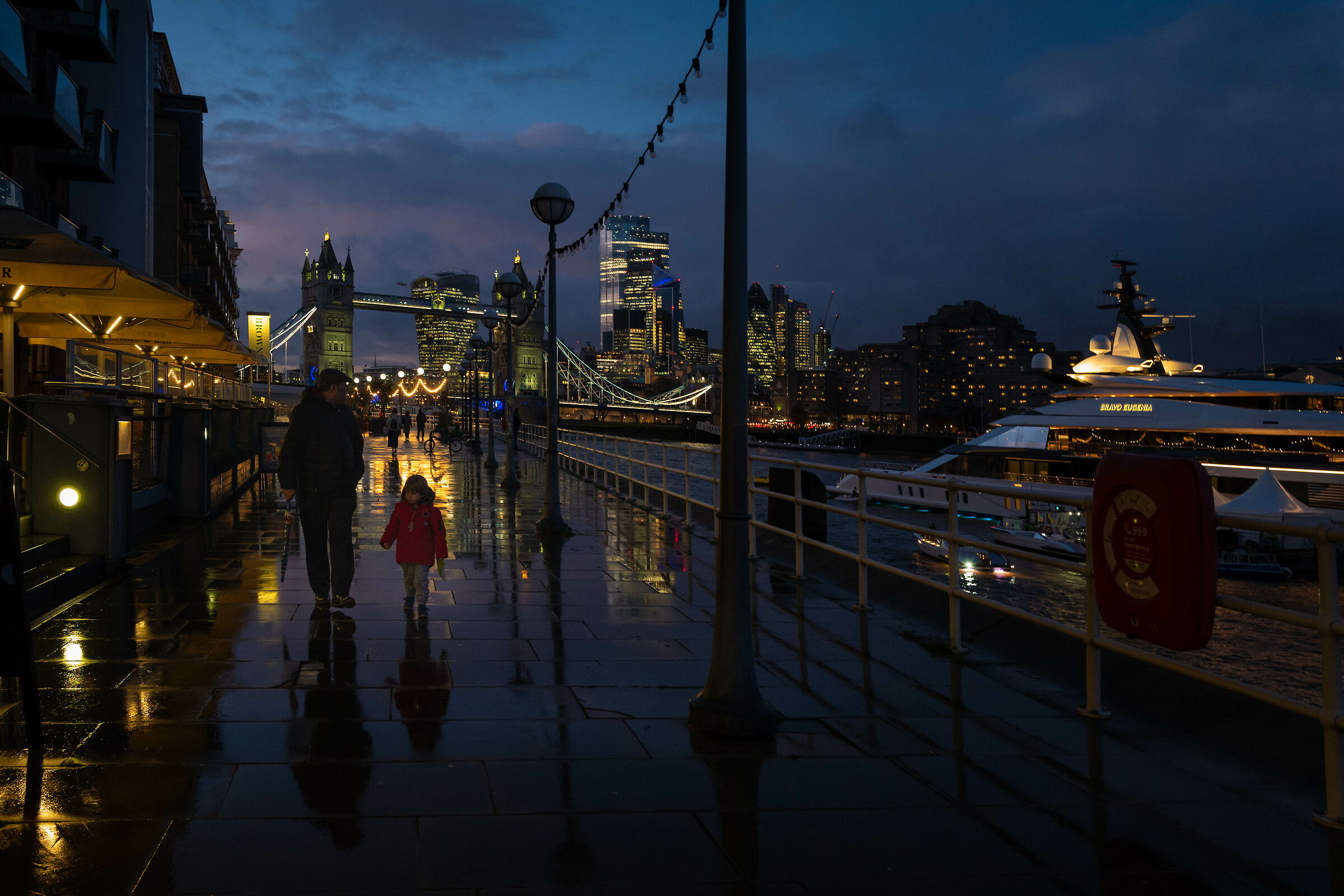 Walk along the Thames