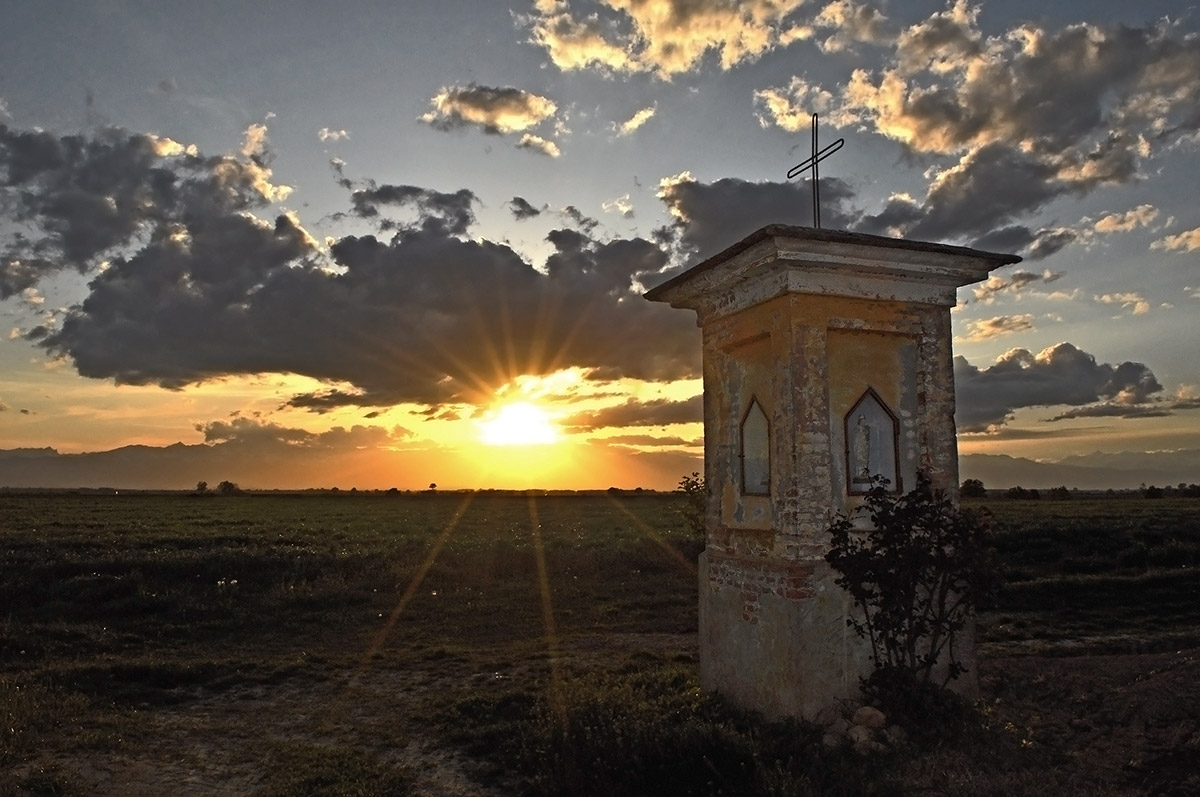 Pilone votivo con fratello sole...al tramonto
