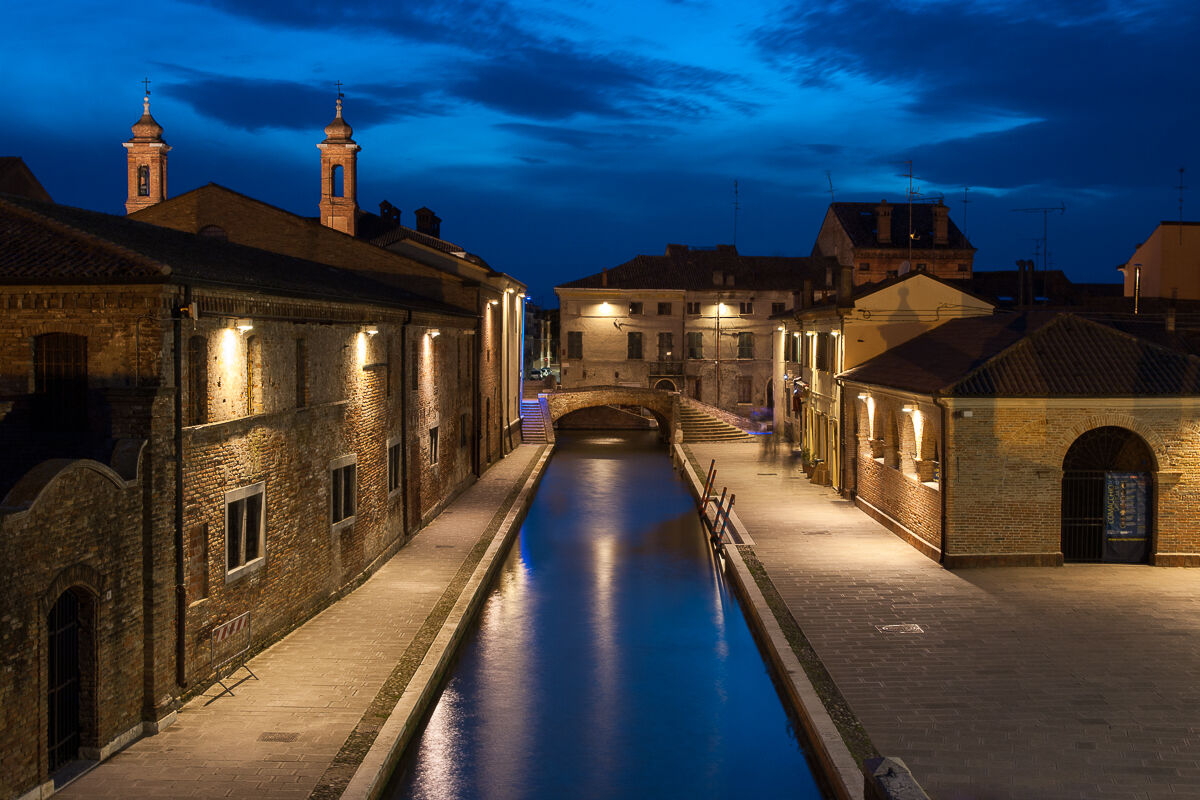 Tutto il blu di Comacchio ...