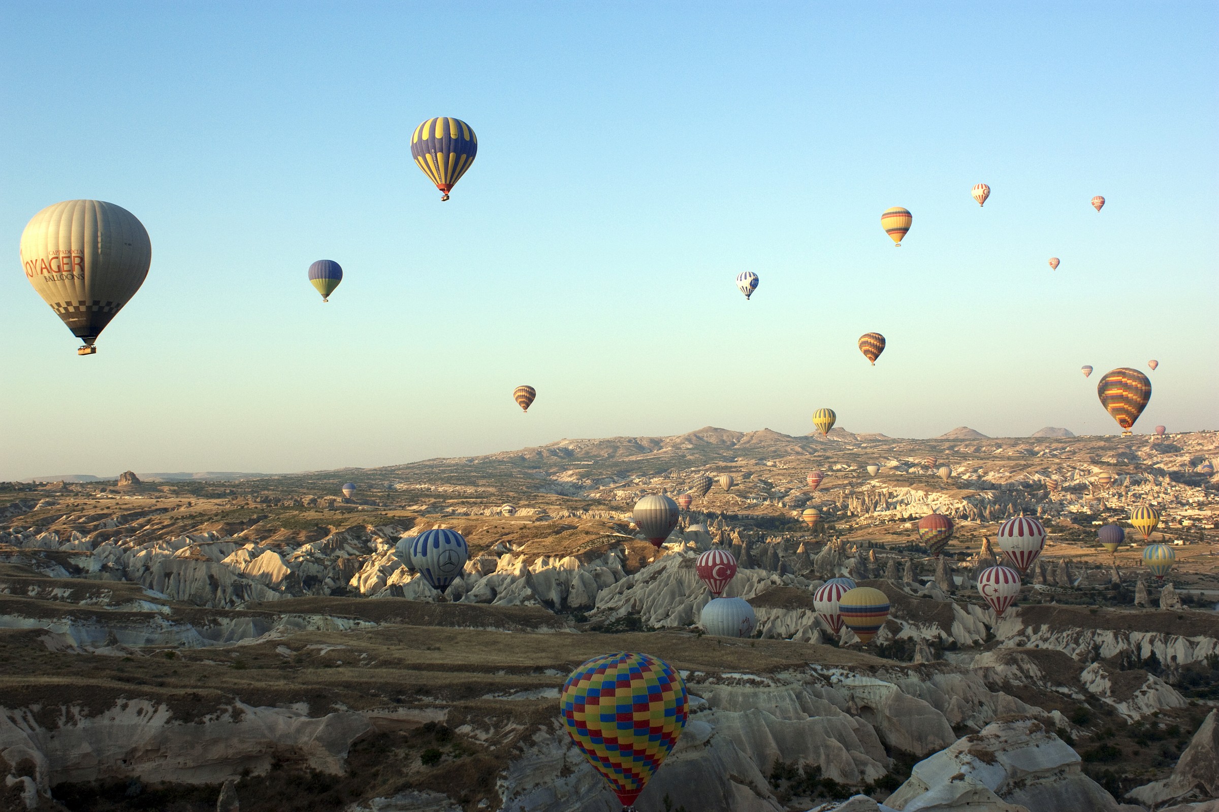 Cappadocia, Turchia,  l'alba dalla mongolfiera