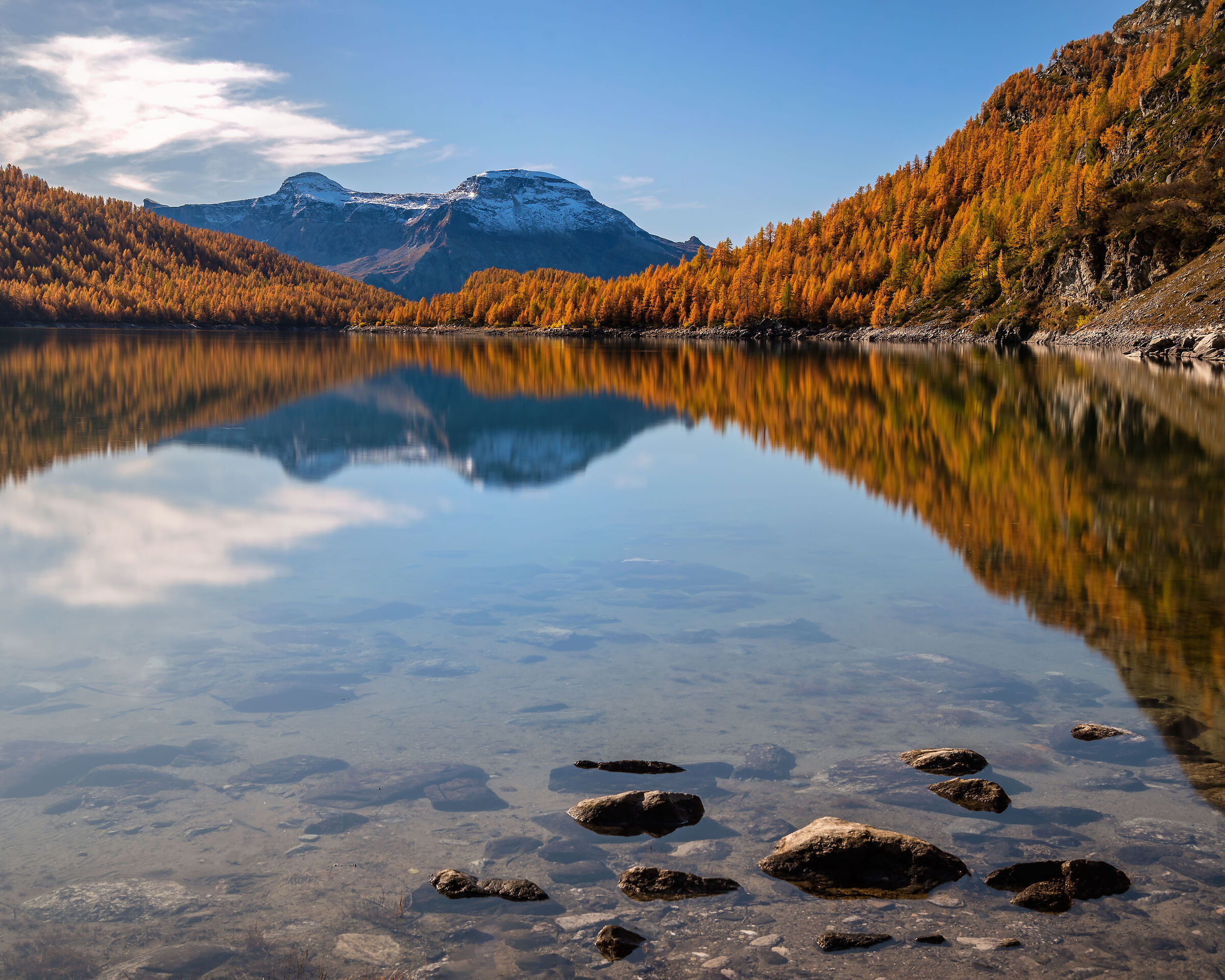 Il lago Devero in veste autunnale